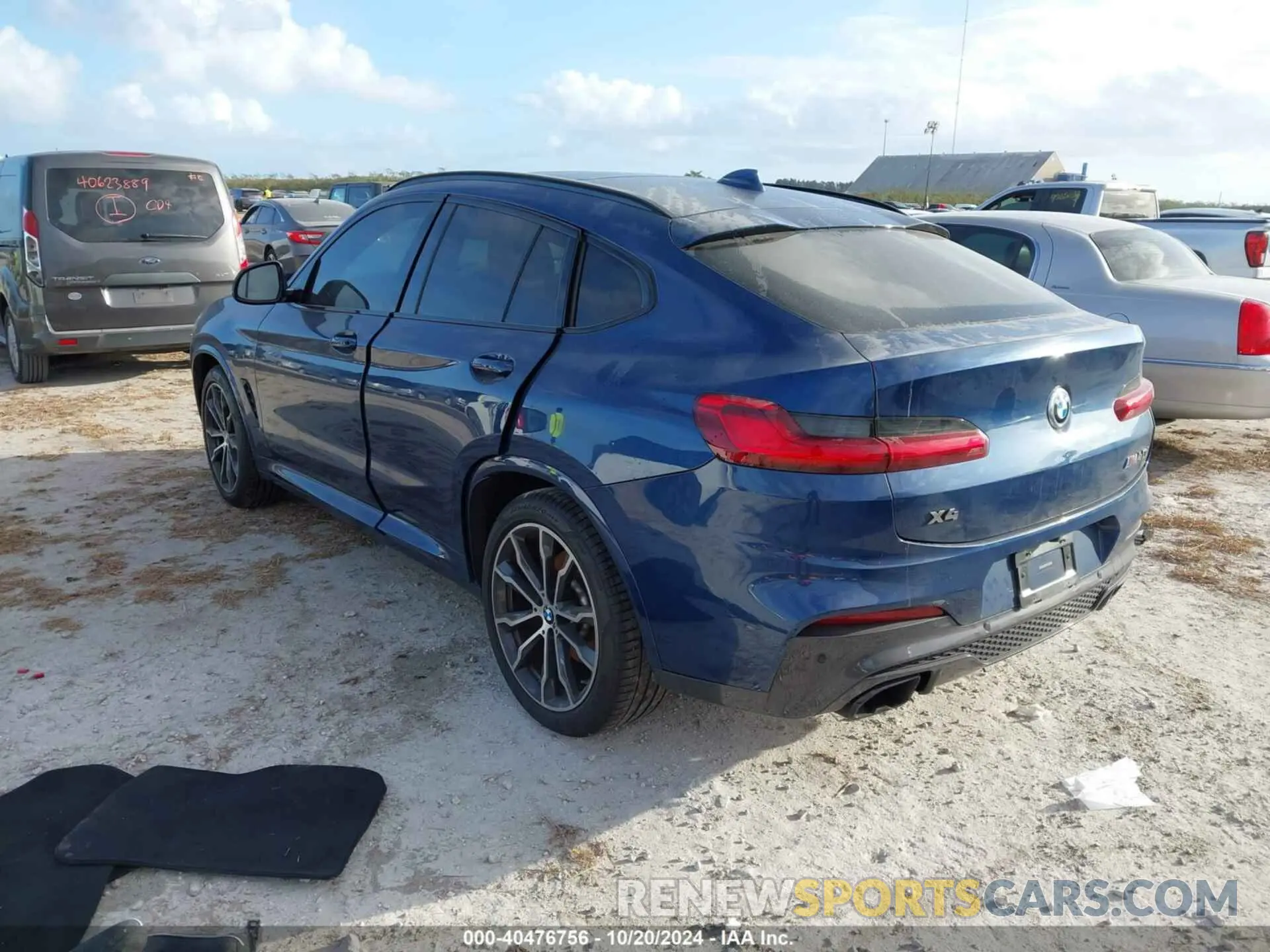 3 Photograph of a damaged car 5UX2V5C07M9H01267 BMW X4 2021