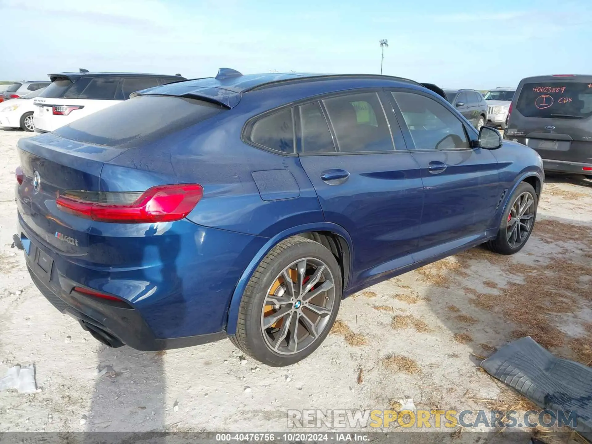 4 Photograph of a damaged car 5UX2V5C07M9H01267 BMW X4 2021