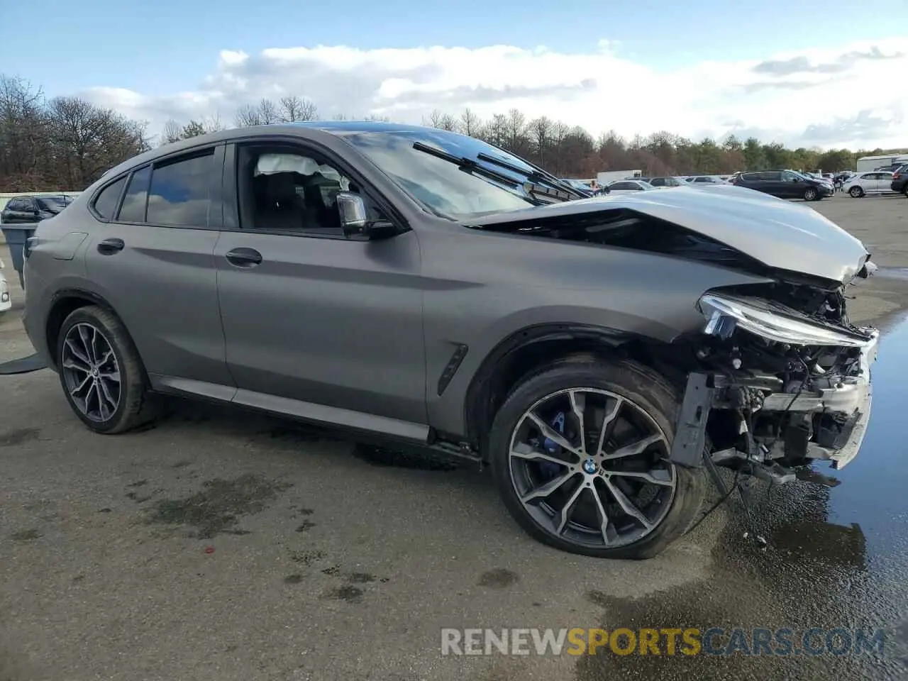 4 Photograph of a damaged car 5UX2V5C08M9F52562 BMW X4 2021