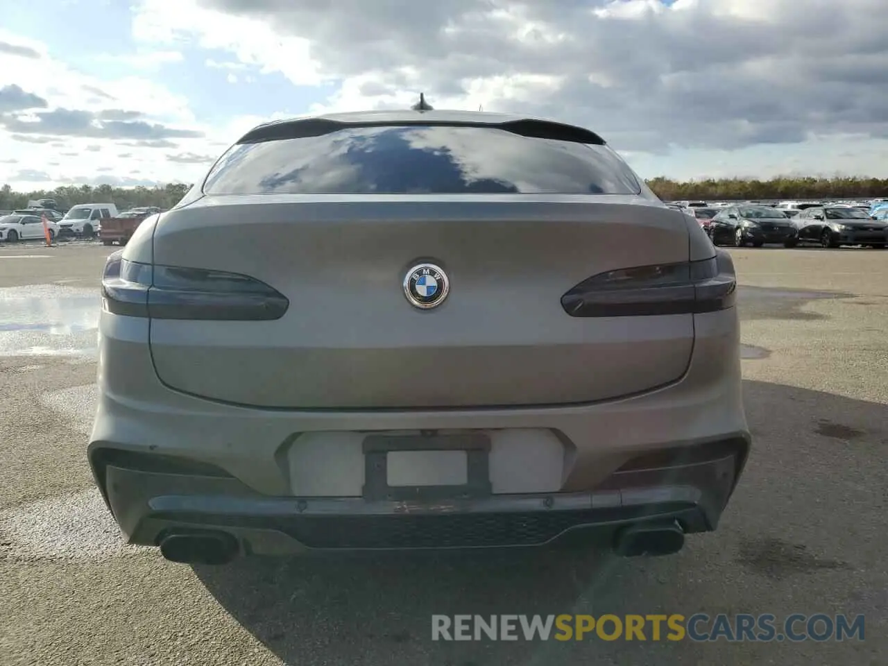 6 Photograph of a damaged car 5UX2V5C08M9F52562 BMW X4 2021