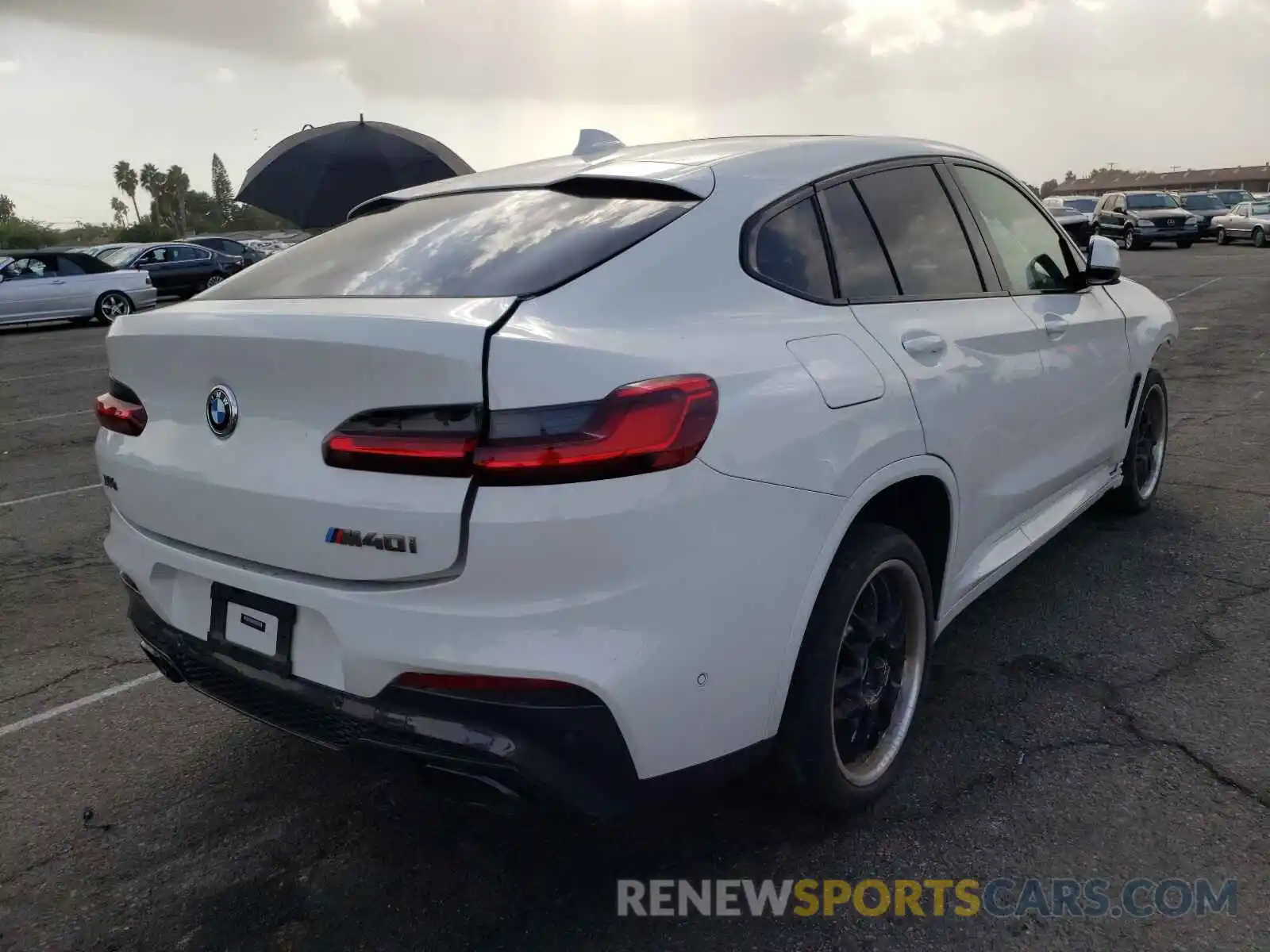 4 Photograph of a damaged car 5UX2V5C09M9E45780 BMW X4 2021