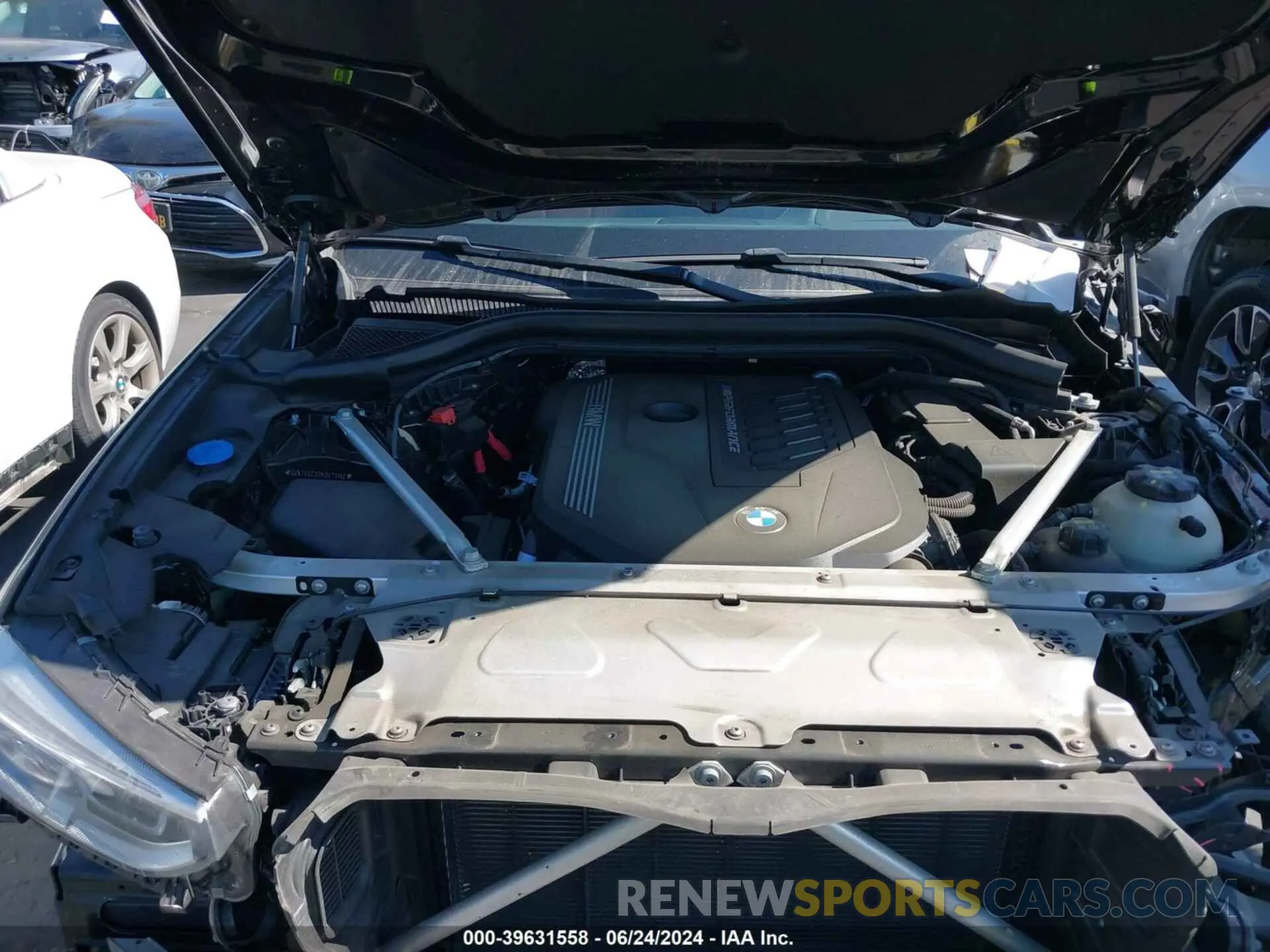 10 Photograph of a damaged car 5UX2V5C09M9E71182 BMW X4 2021