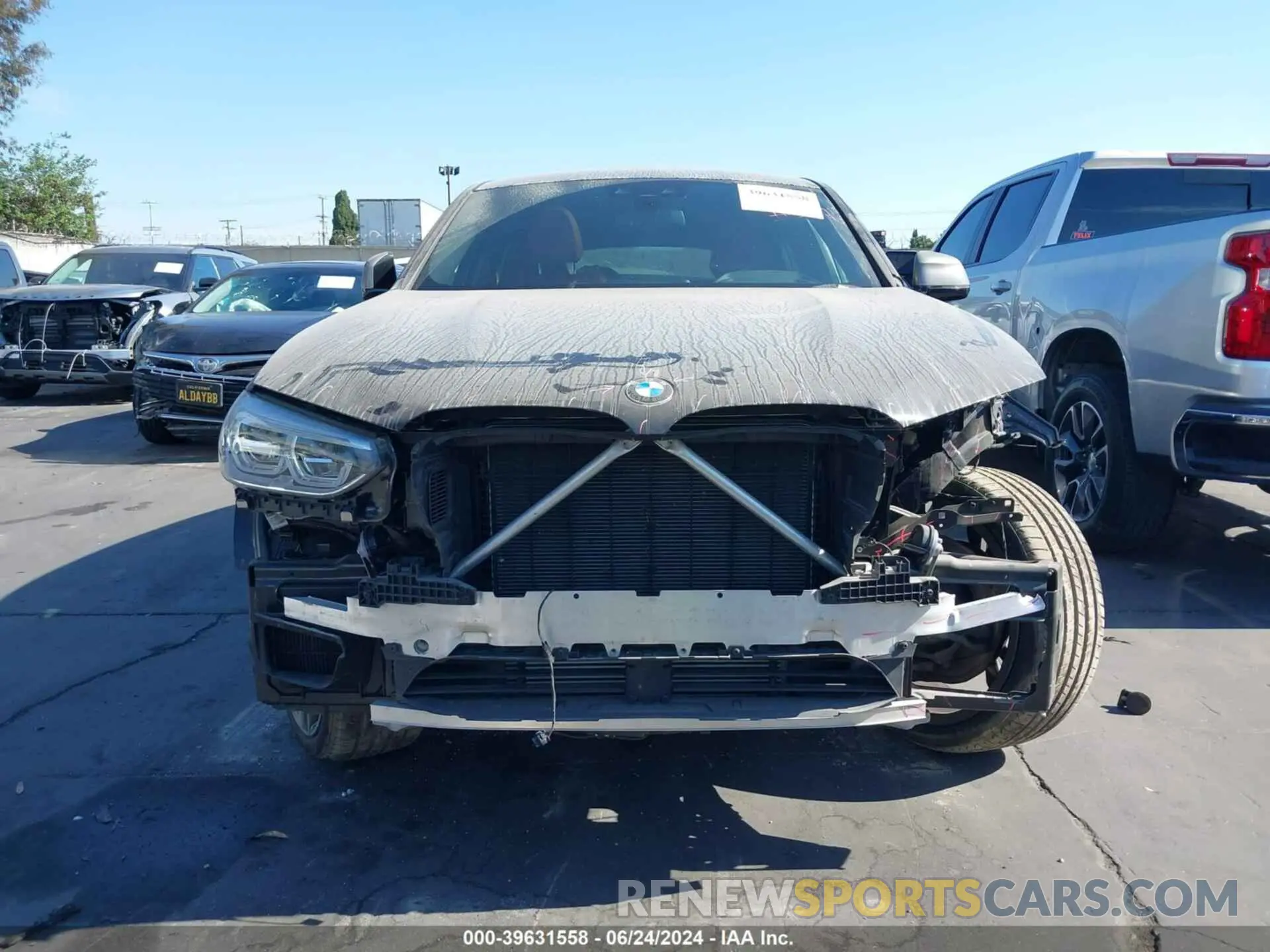 13 Photograph of a damaged car 5UX2V5C09M9E71182 BMW X4 2021