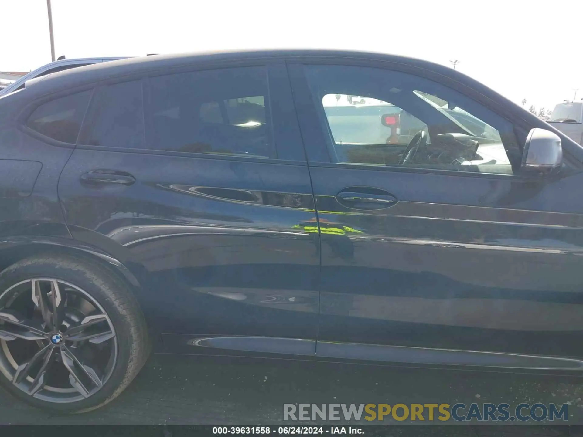 14 Photograph of a damaged car 5UX2V5C09M9E71182 BMW X4 2021