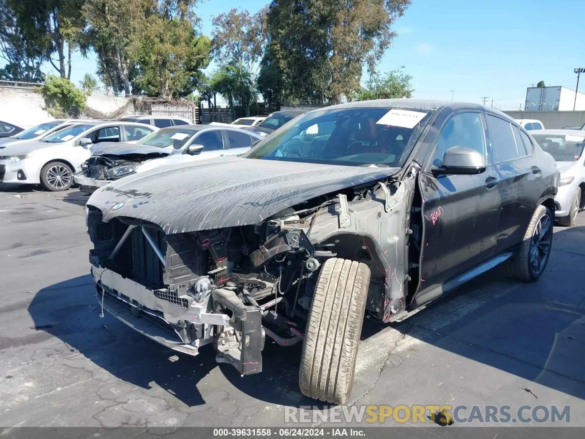2 Photograph of a damaged car 5UX2V5C09M9E71182 BMW X4 2021