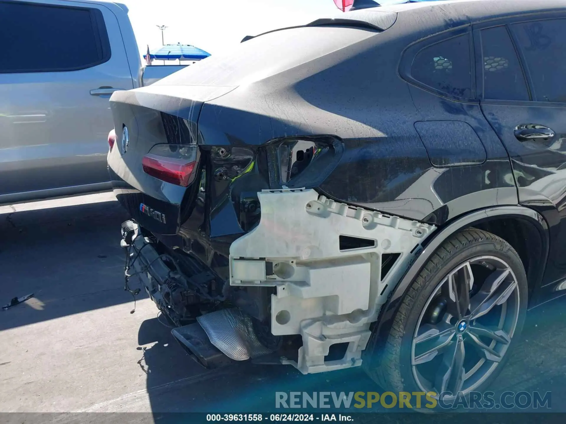 20 Photograph of a damaged car 5UX2V5C09M9E71182 BMW X4 2021
