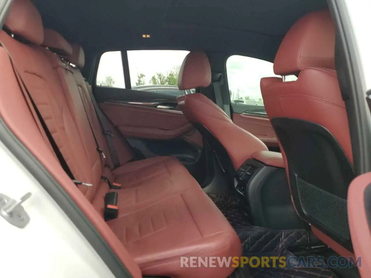 11 Photograph of a damaged car 5UX2V5C09M9E99886 BMW X4 2021