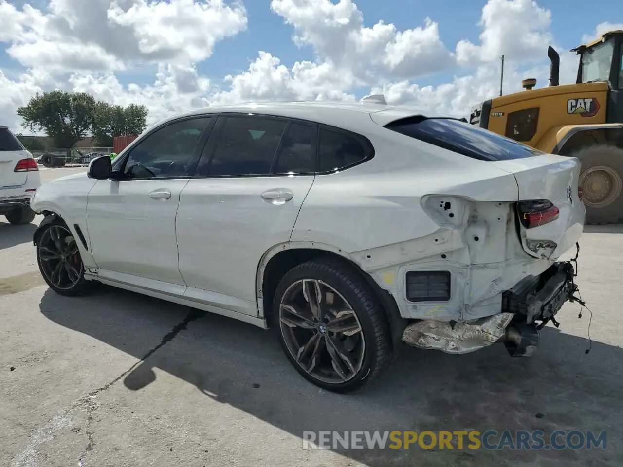 2 Photograph of a damaged car 5UX2V5C09M9E99886 BMW X4 2021