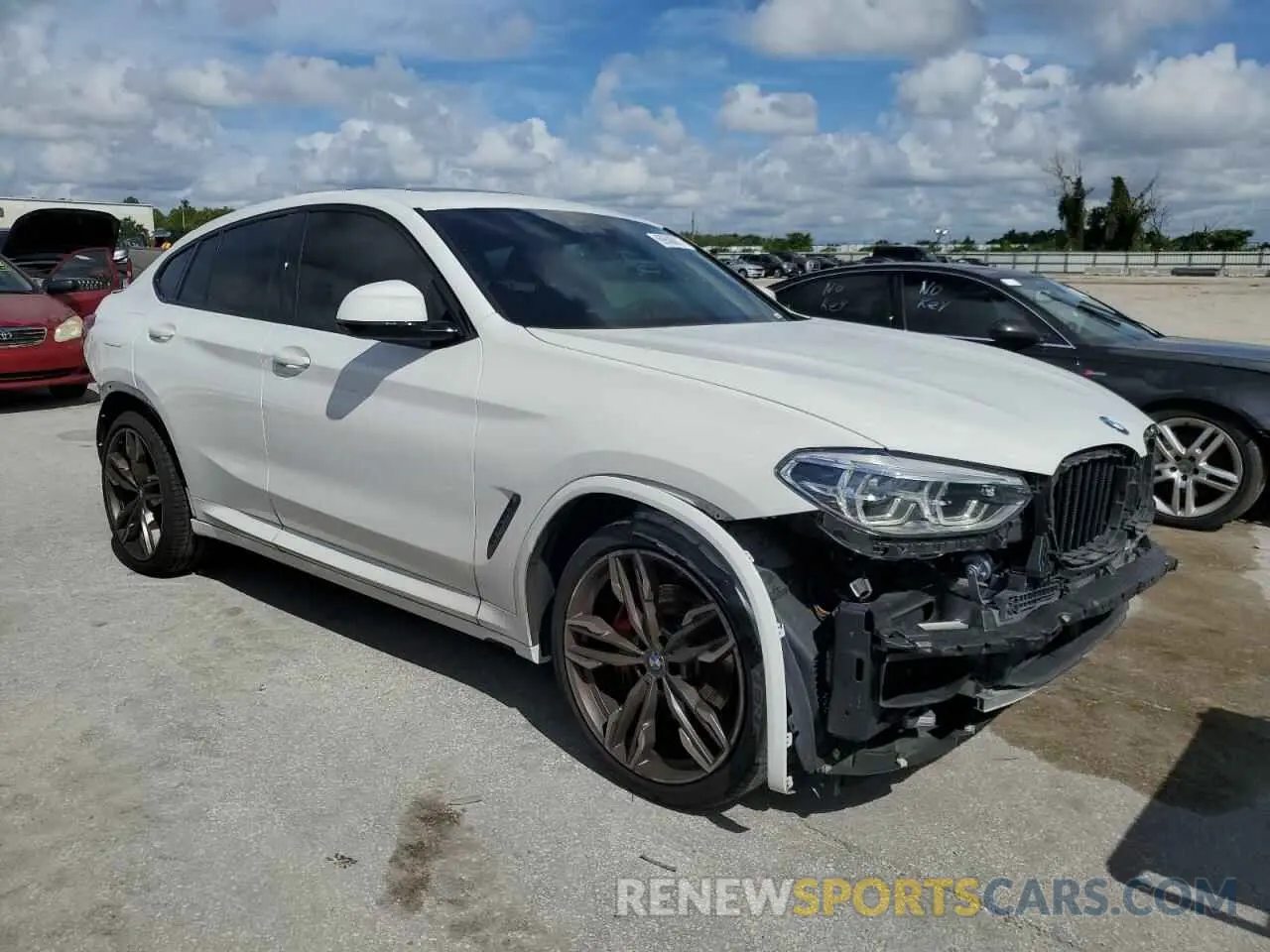 4 Photograph of a damaged car 5UX2V5C09M9E99886 BMW X4 2021