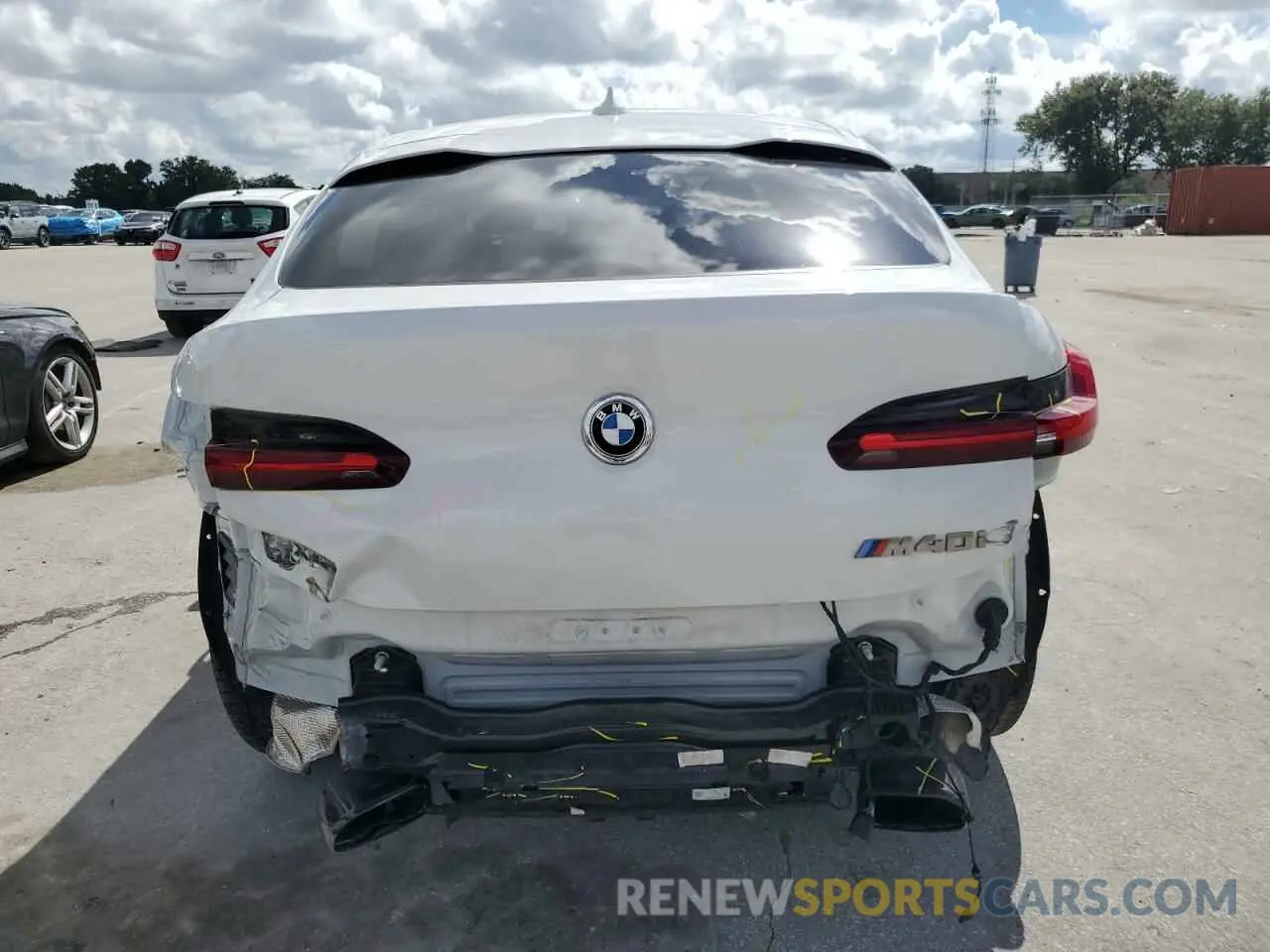 6 Photograph of a damaged car 5UX2V5C09M9E99886 BMW X4 2021