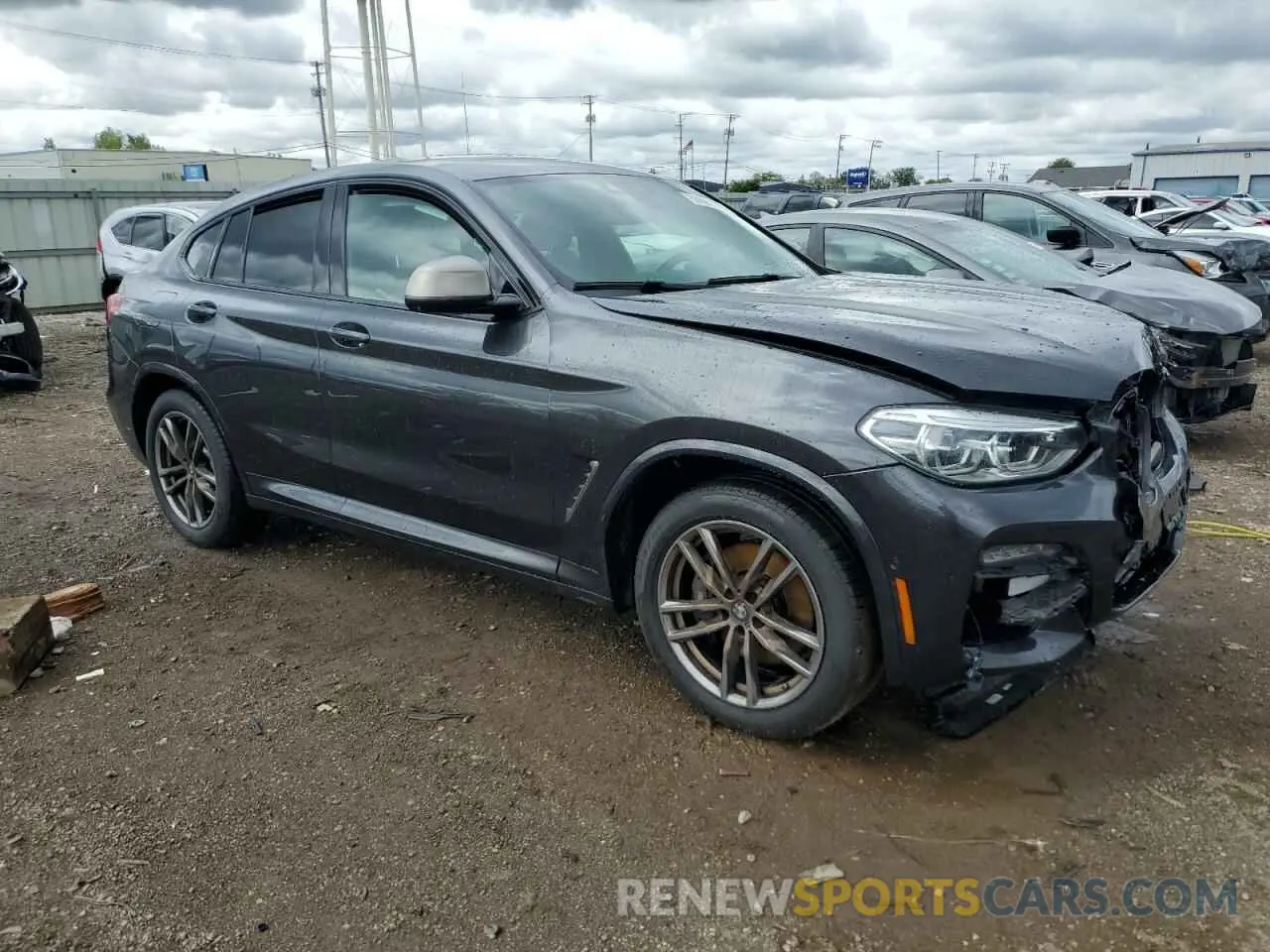 4 Photograph of a damaged car 5UX2V5C0XM9F04867 BMW X4 2021