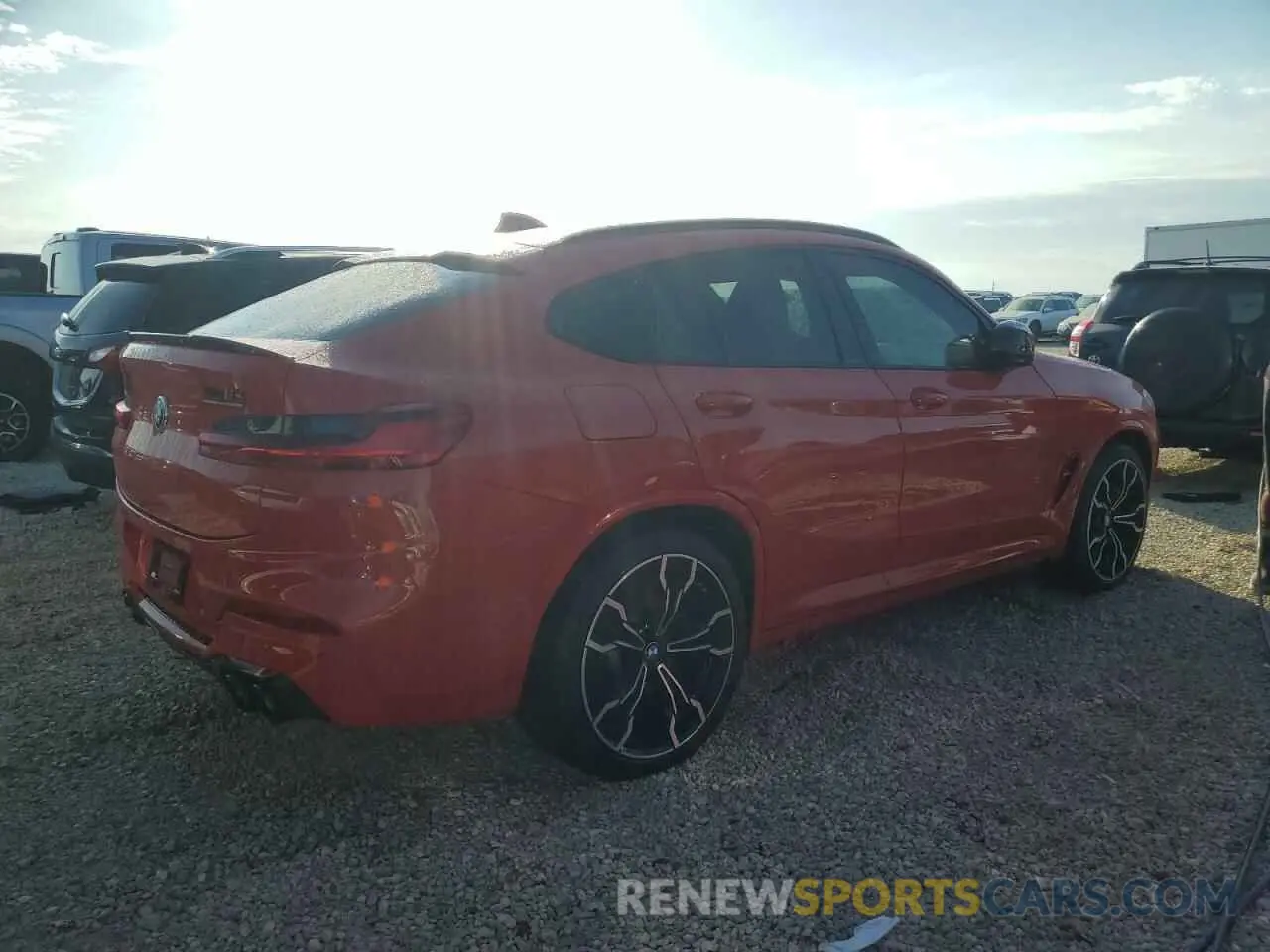 3 Photograph of a damaged car 5YMUJ0C05M9F82571 BMW X4 2021