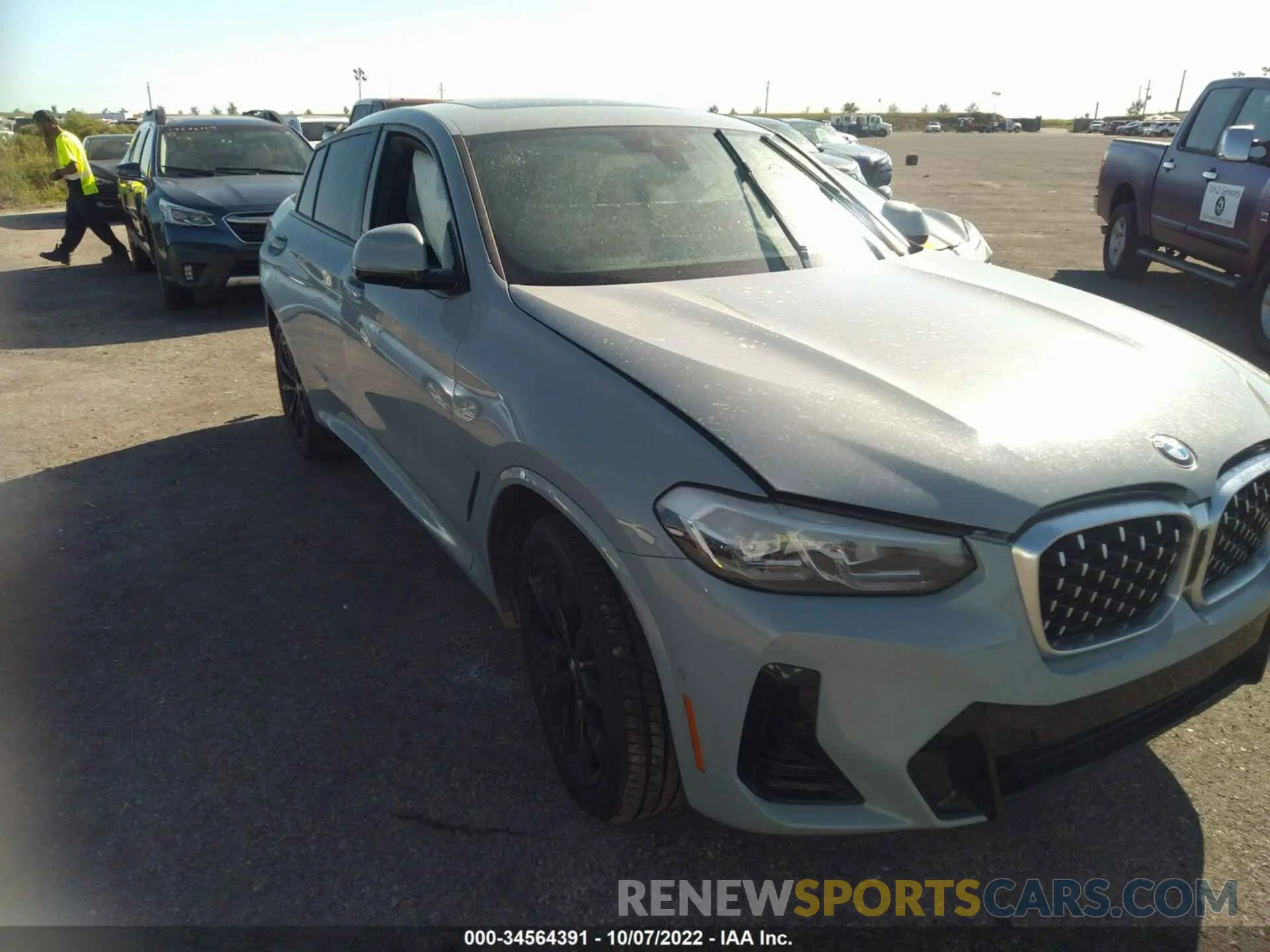1 Photograph of a damaged car 5UX33DT00N9J60324 BMW X4 2022