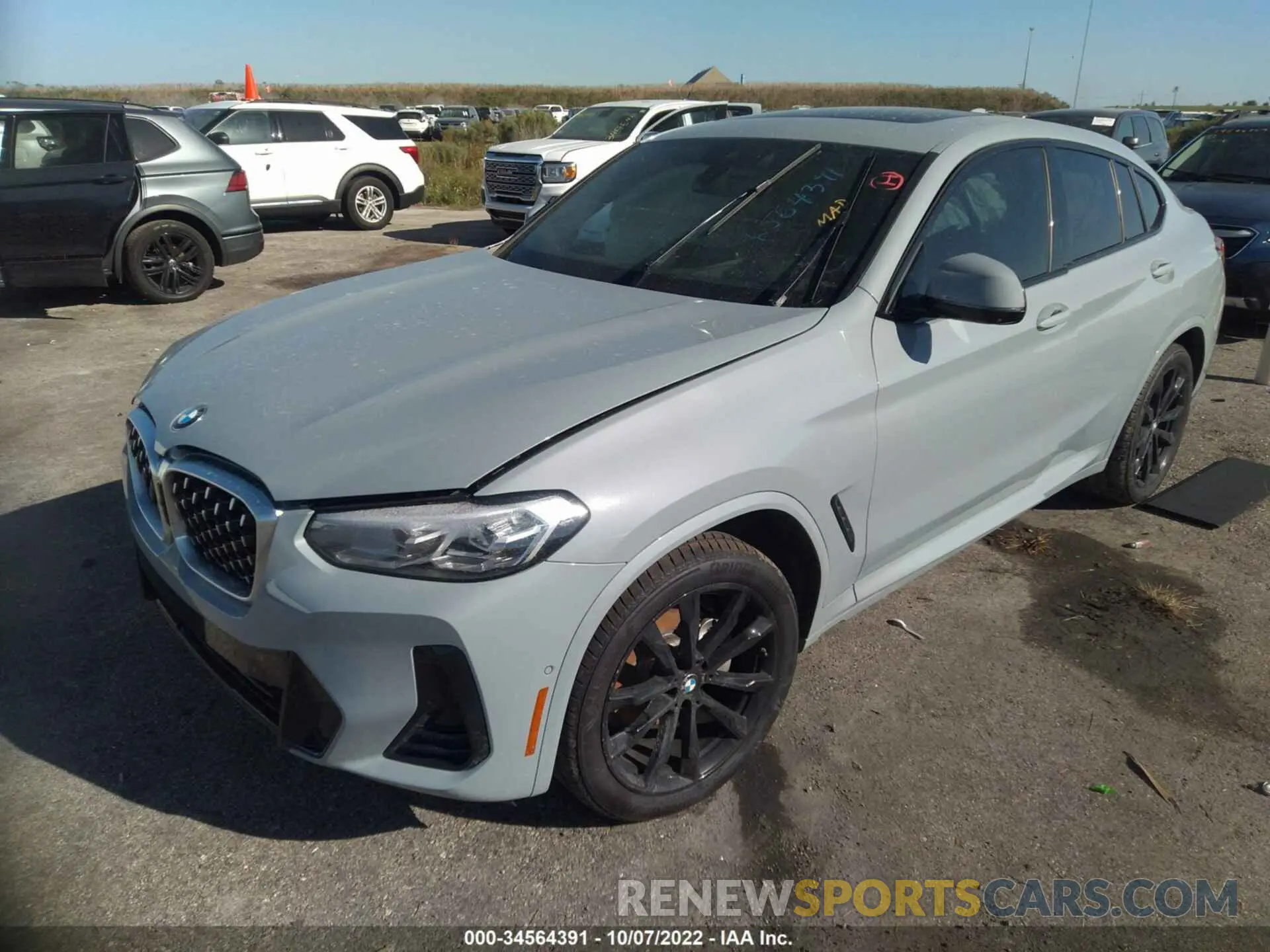 2 Photograph of a damaged car 5UX33DT00N9J60324 BMW X4 2022