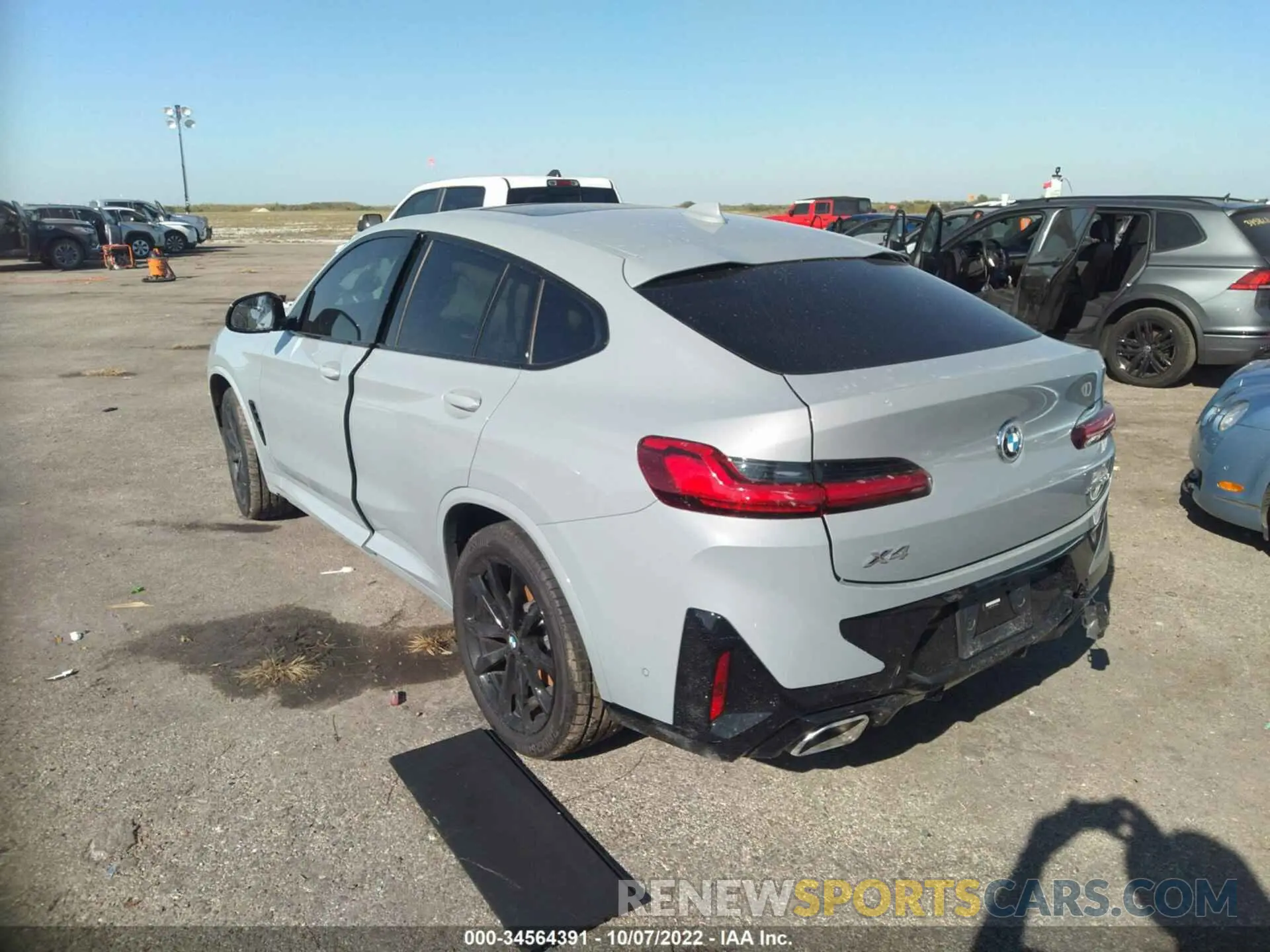 3 Photograph of a damaged car 5UX33DT00N9J60324 BMW X4 2022