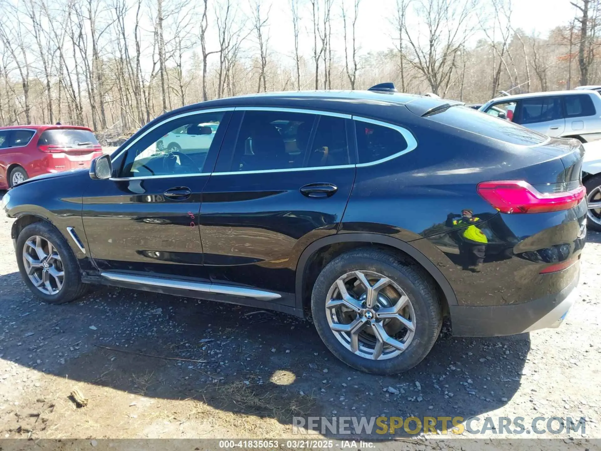 14 Photograph of a damaged car 5UX33DT01N9K26959 BMW X4 2022