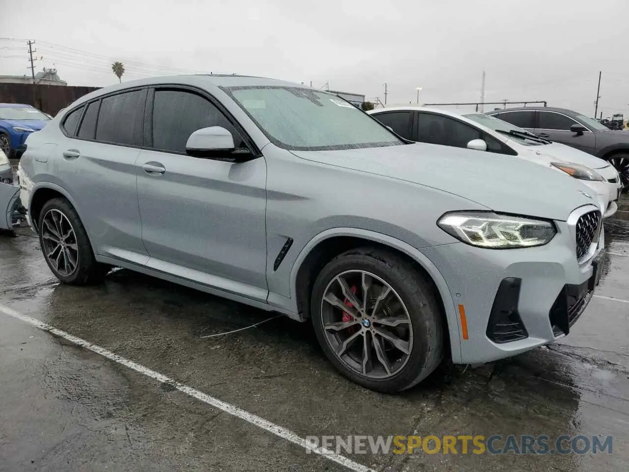 4 Photograph of a damaged car 5UX33DT01N9K75935 BMW X4 2022