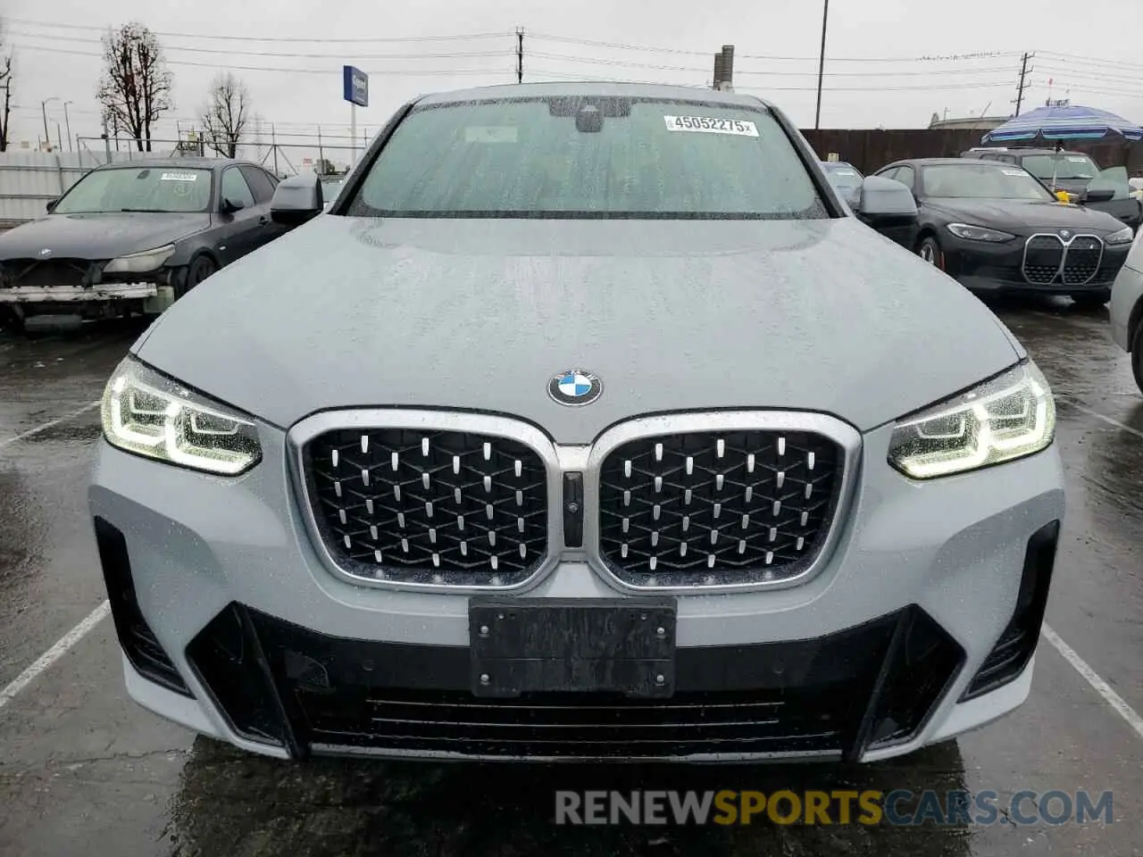 5 Photograph of a damaged car 5UX33DT01N9K75935 BMW X4 2022