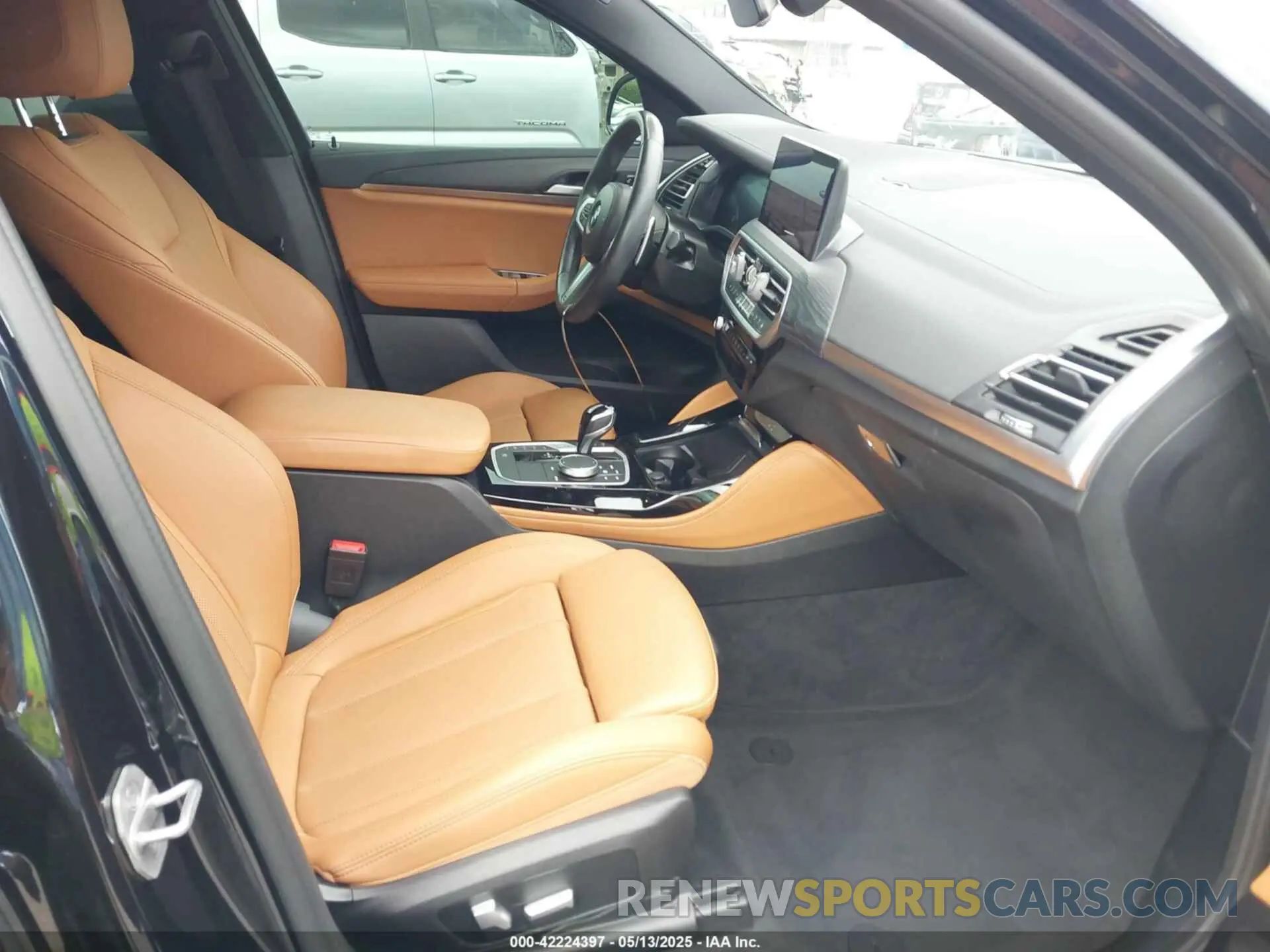 5 Photograph of a damaged car 5UX33DT01N9L07847 BMW X4 2022