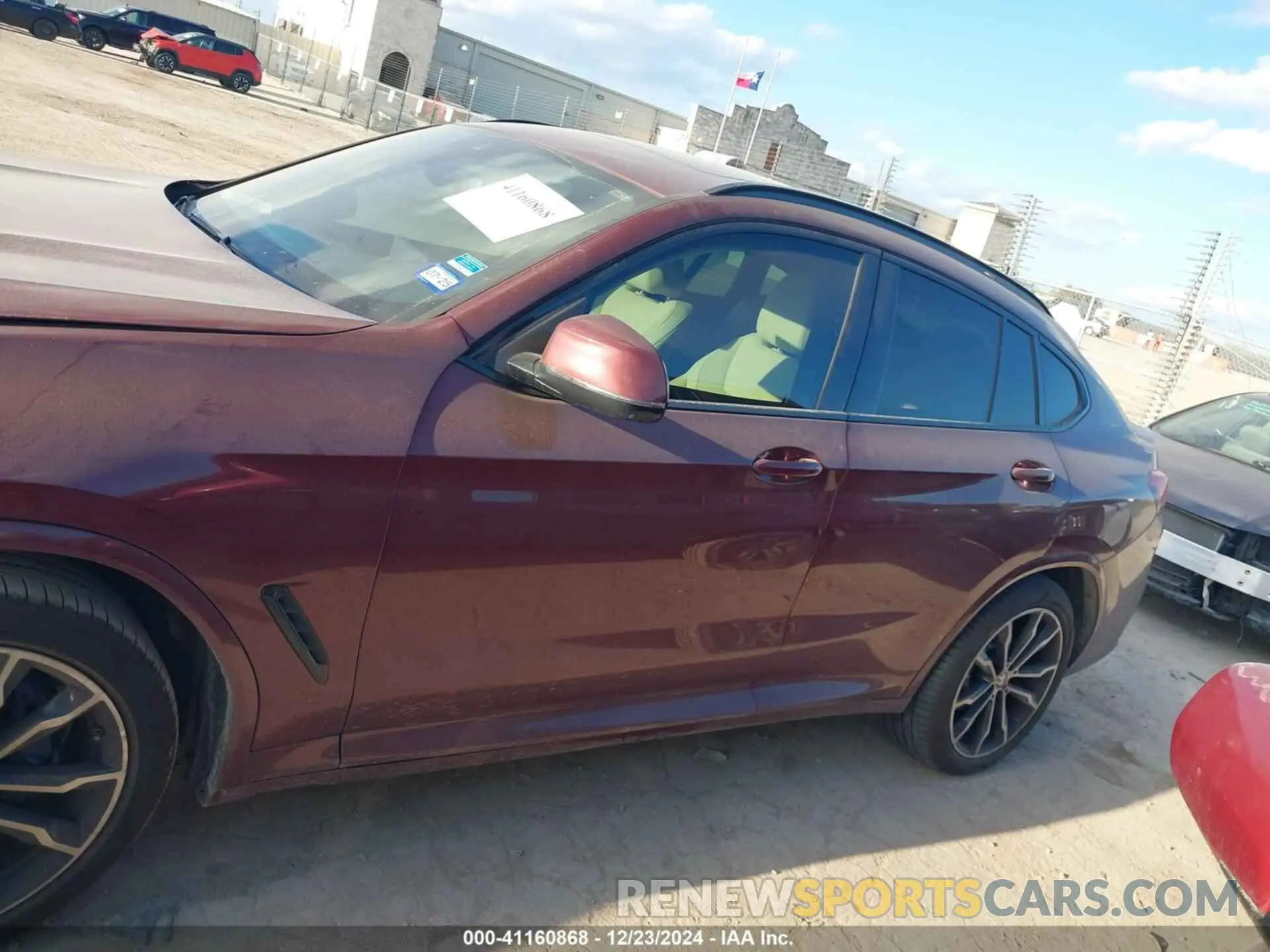 14 Photograph of a damaged car 5UX33DT02N9K32561 BMW X4 2022