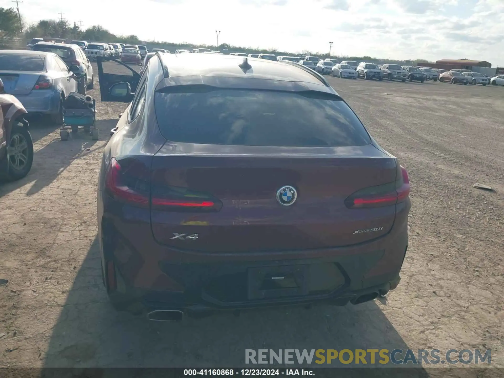 16 Photograph of a damaged car 5UX33DT02N9K32561 BMW X4 2022