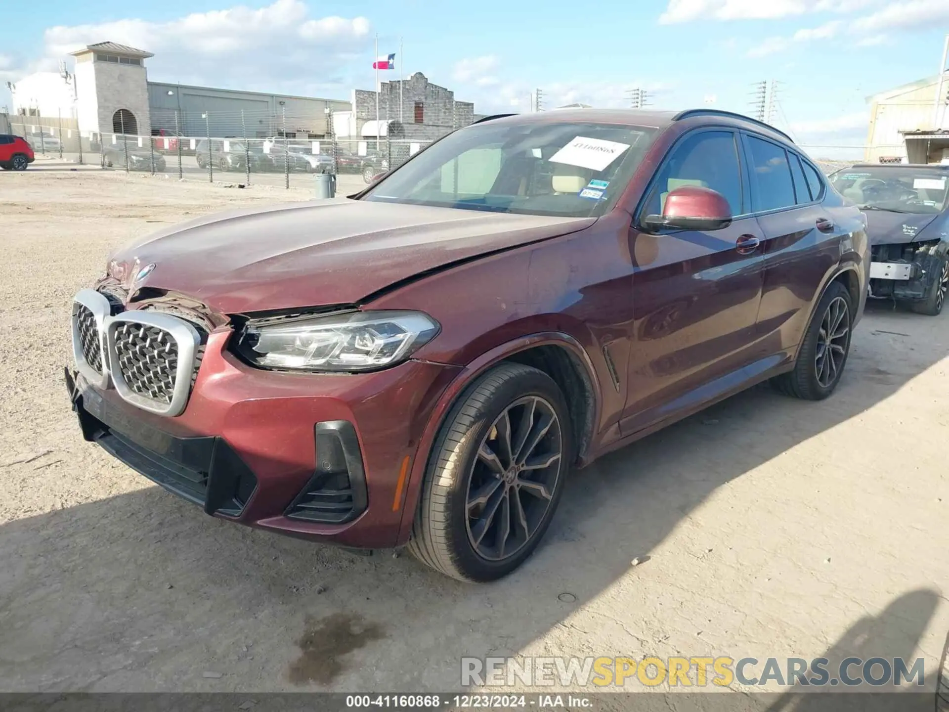 2 Photograph of a damaged car 5UX33DT02N9K32561 BMW X4 2022