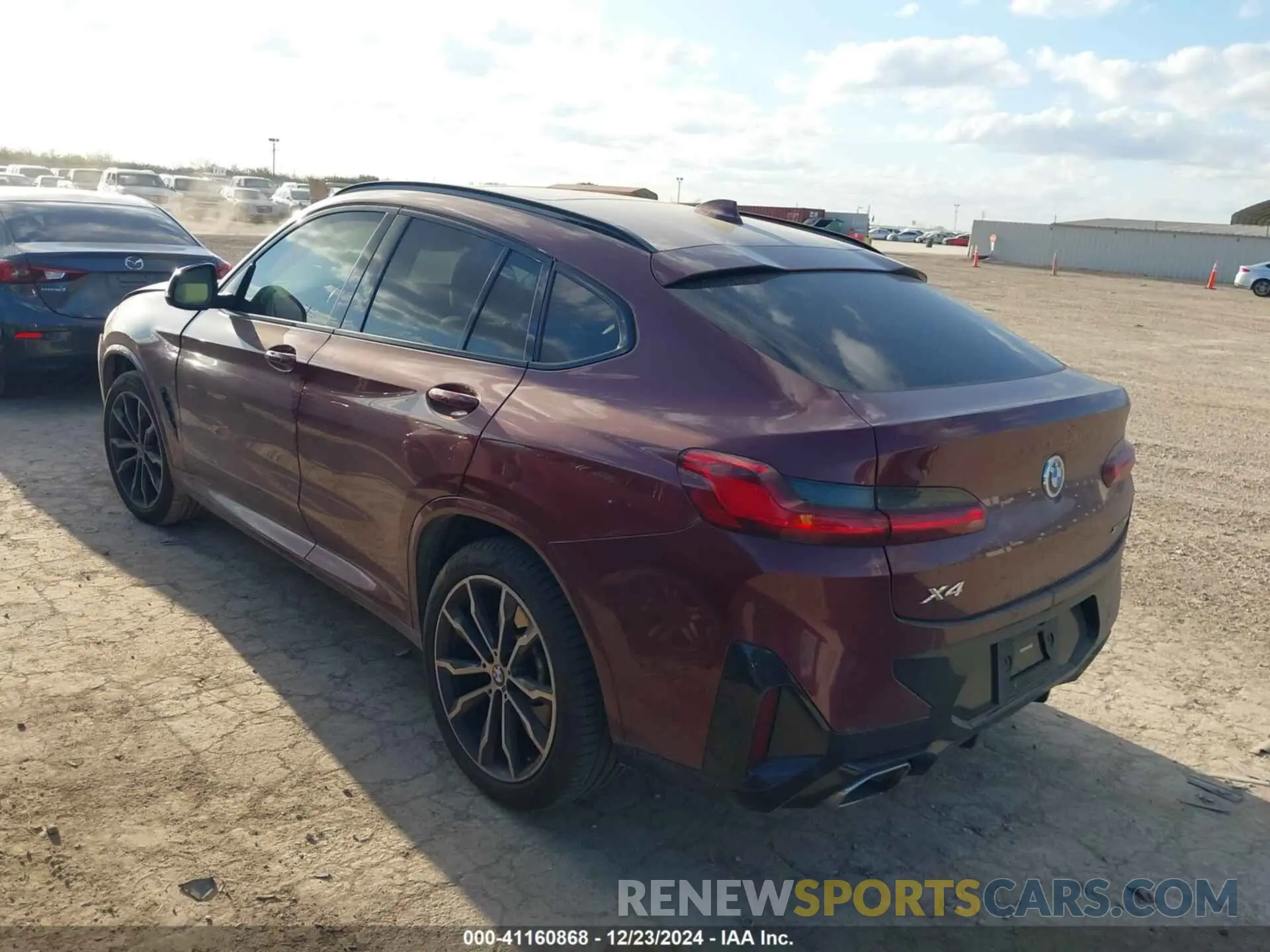 3 Photograph of a damaged car 5UX33DT02N9K32561 BMW X4 2022