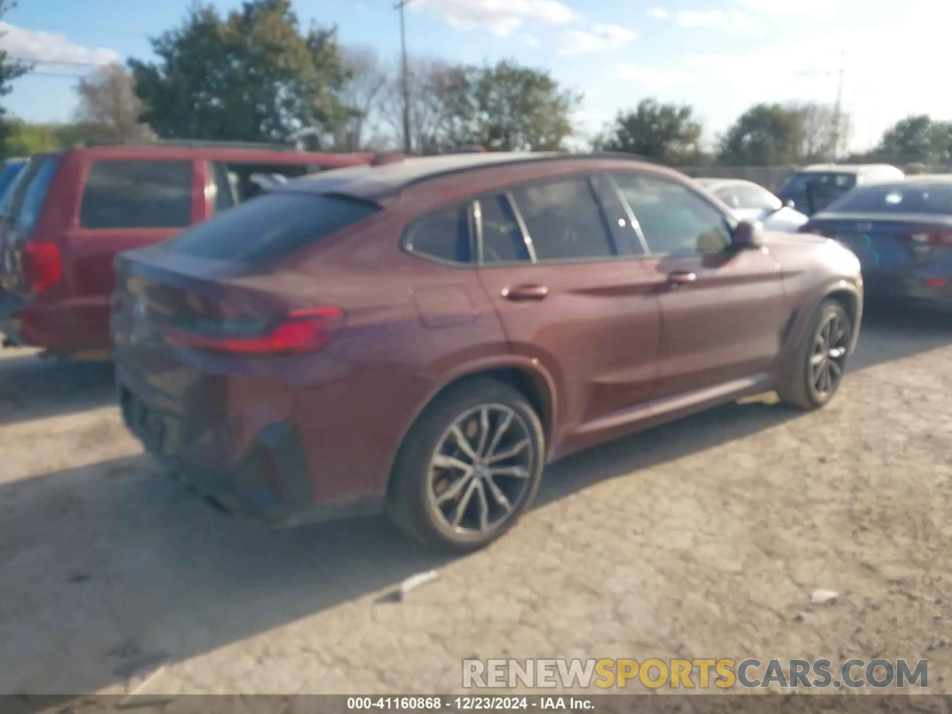 4 Photograph of a damaged car 5UX33DT02N9K32561 BMW X4 2022