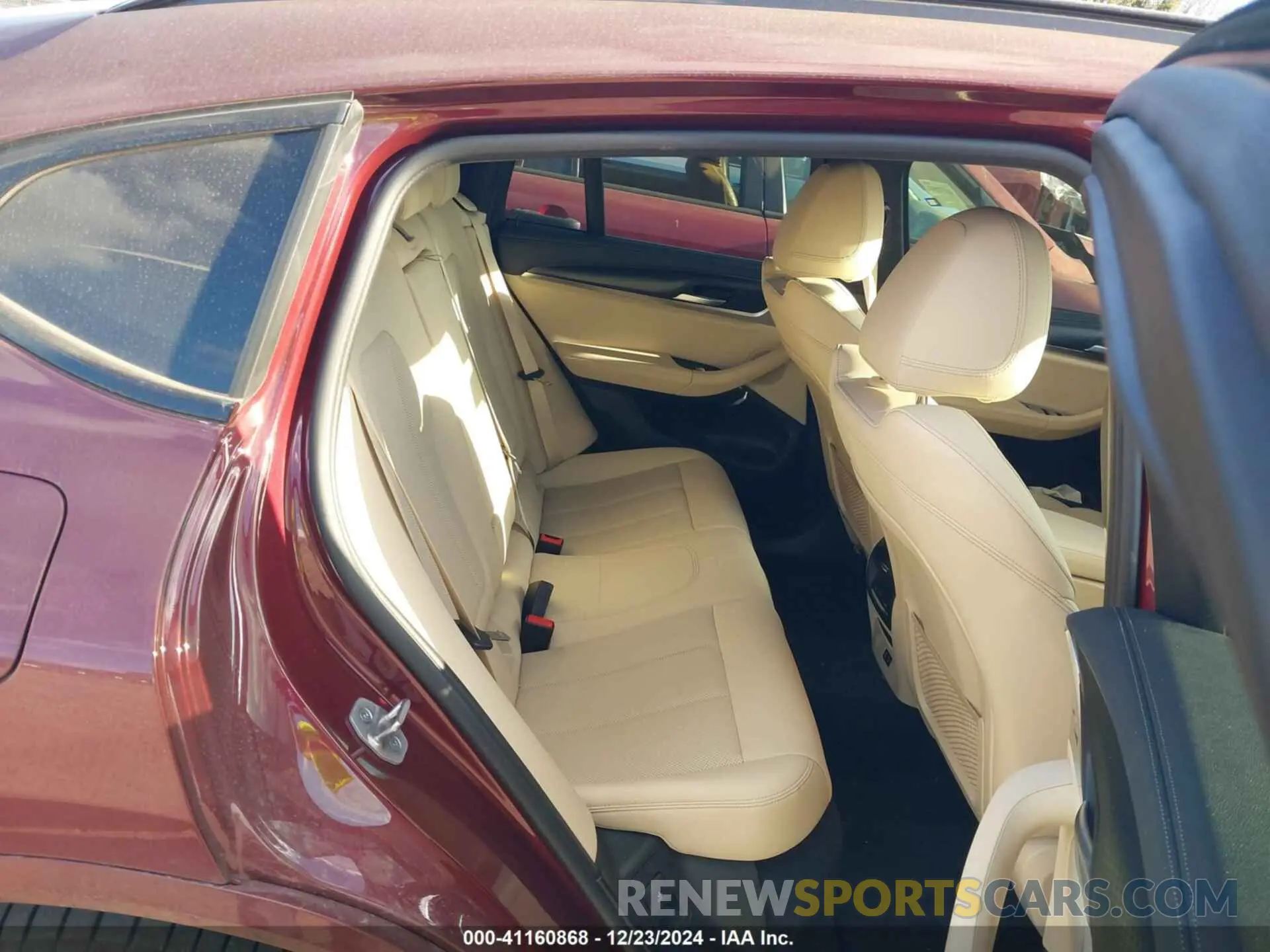 8 Photograph of a damaged car 5UX33DT02N9K32561 BMW X4 2022