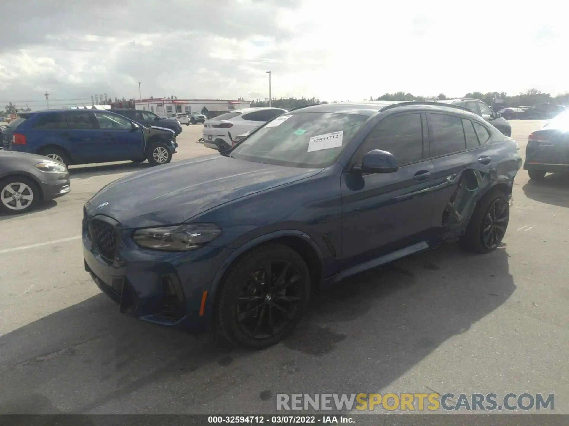 2 Photograph of a damaged car 5UX33DT03N9J81006 BMW X4 2022