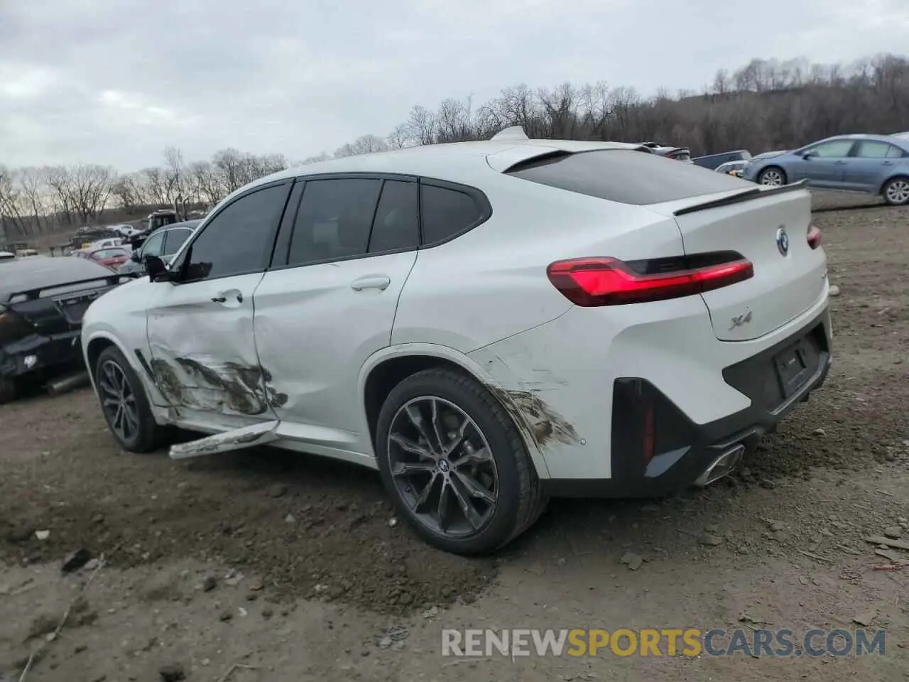 2 Photograph of a damaged car 5UX33DT03N9M03382 BMW X4 2022