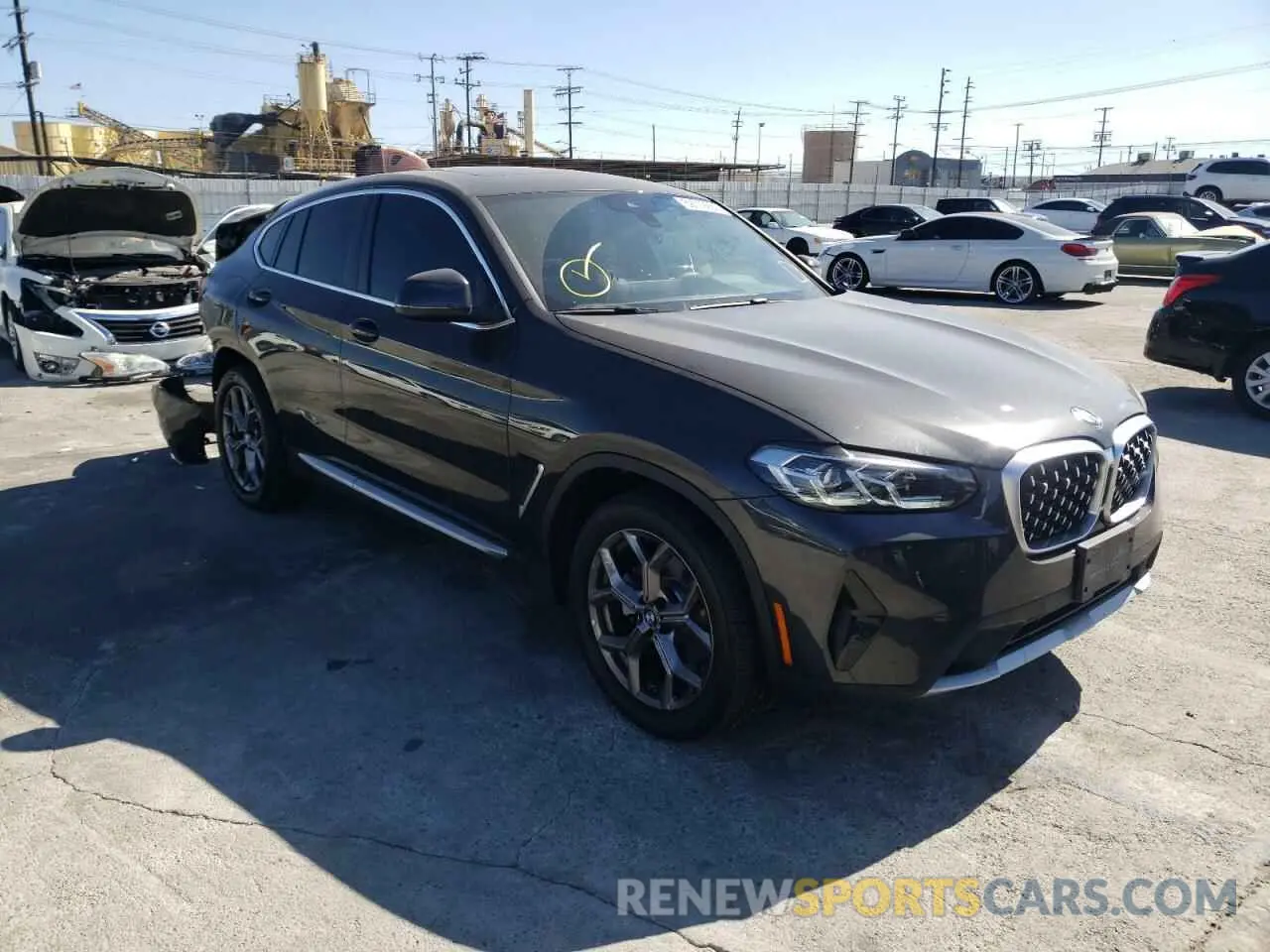 1 Photograph of a damaged car 5UX33DT03N9M34342 BMW X4 2022