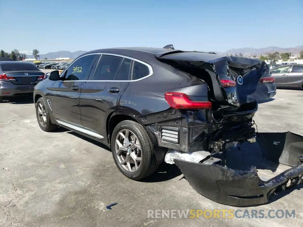 3 Photograph of a damaged car 5UX33DT03N9M34342 BMW X4 2022