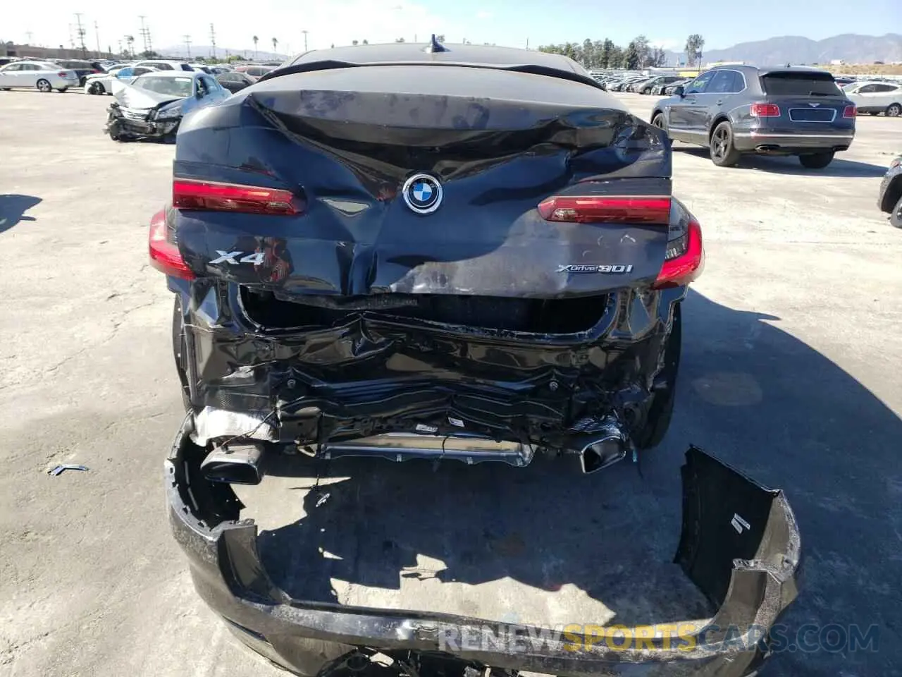 9 Photograph of a damaged car 5UX33DT03N9M34342 BMW X4 2022