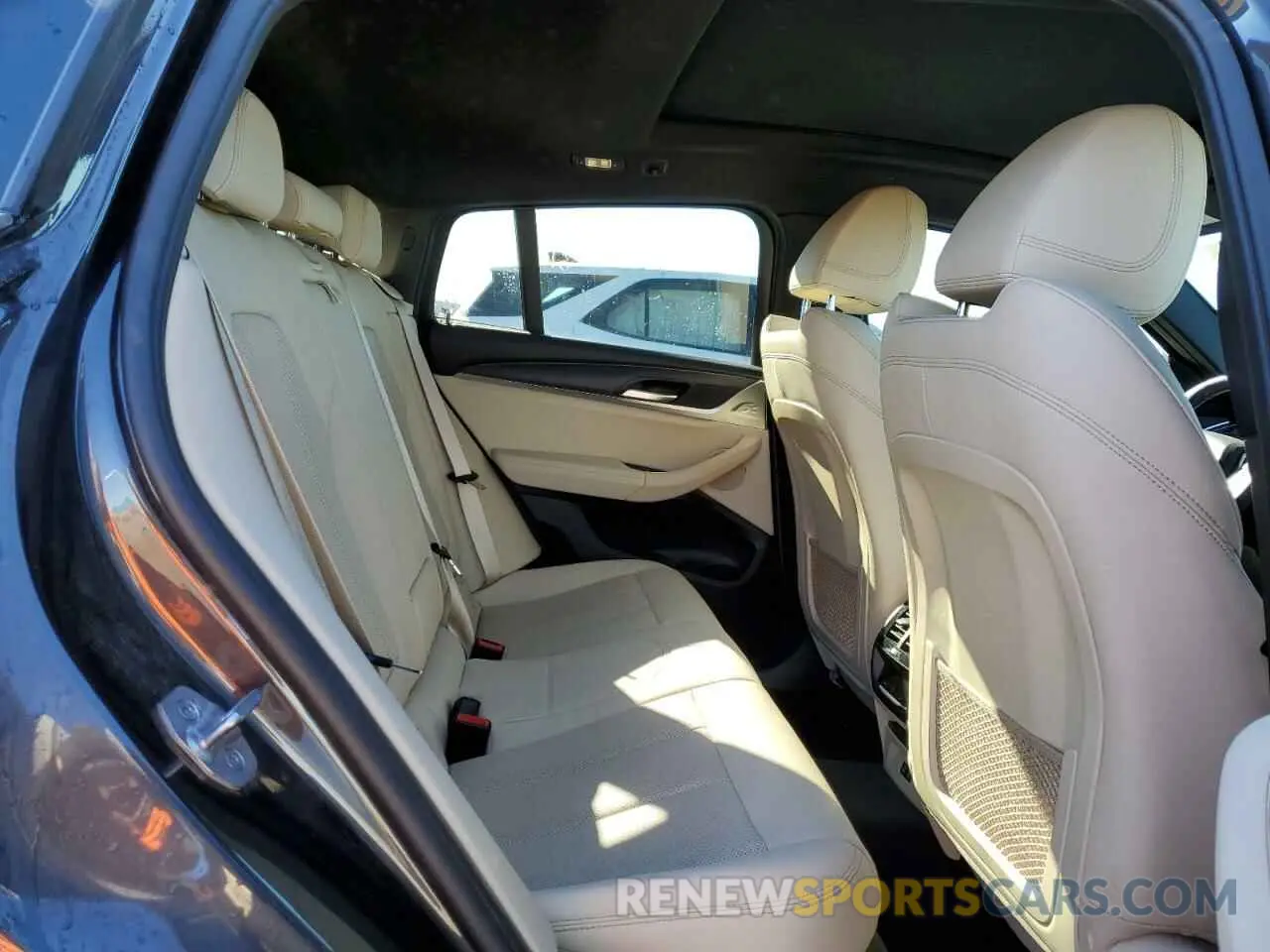 11 Photograph of a damaged car 5UX33DT04N9J71908 BMW X4 2022
