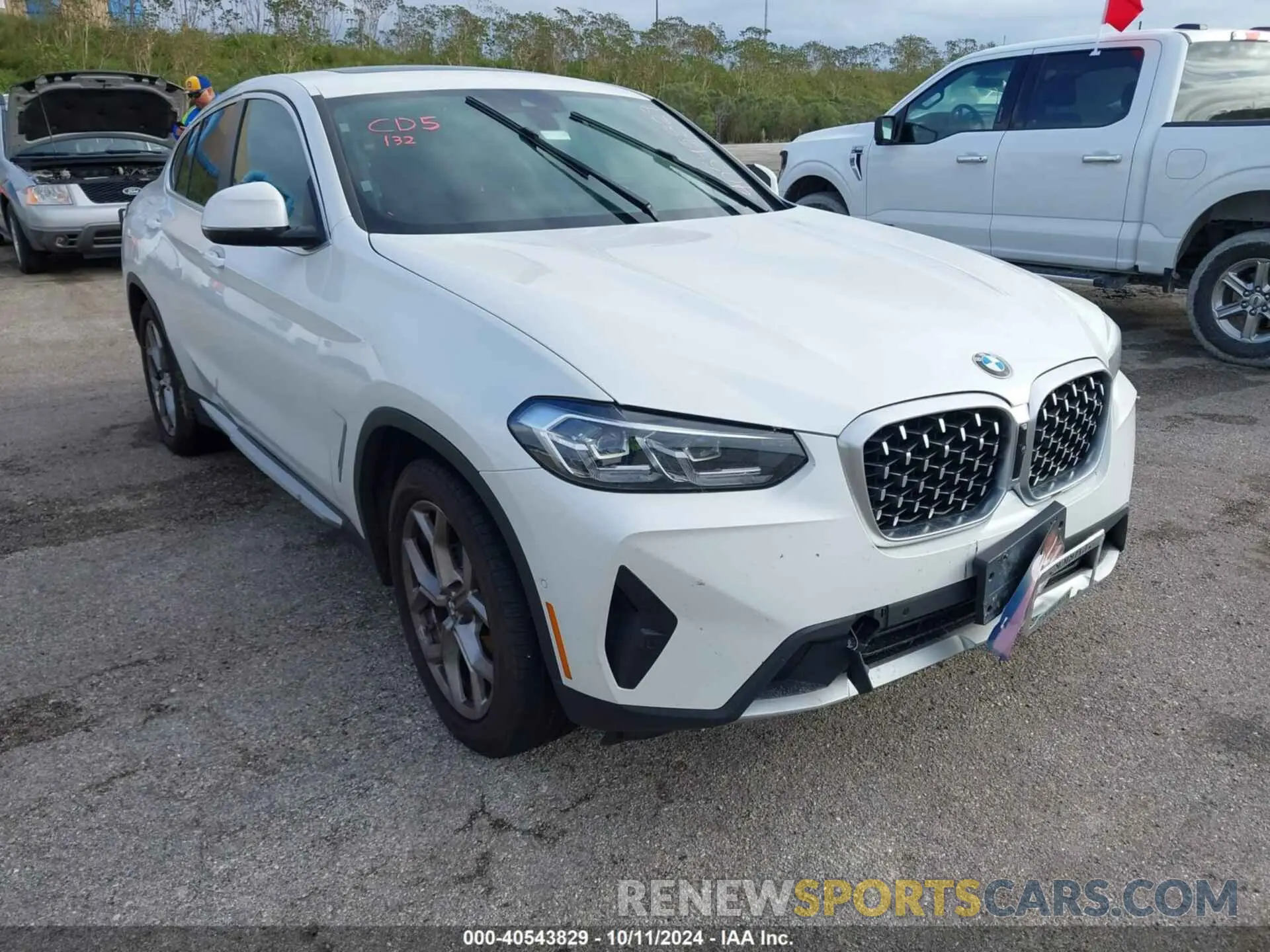 1 Photograph of a damaged car 5UX33DT04N9L03288 BMW X4 2022