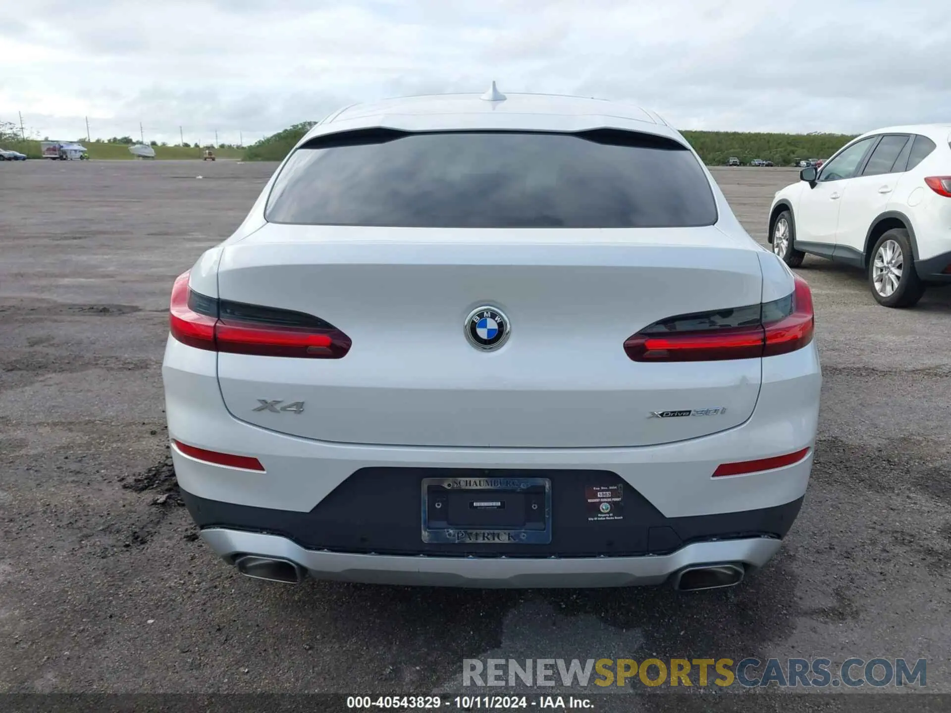 16 Photograph of a damaged car 5UX33DT04N9L03288 BMW X4 2022