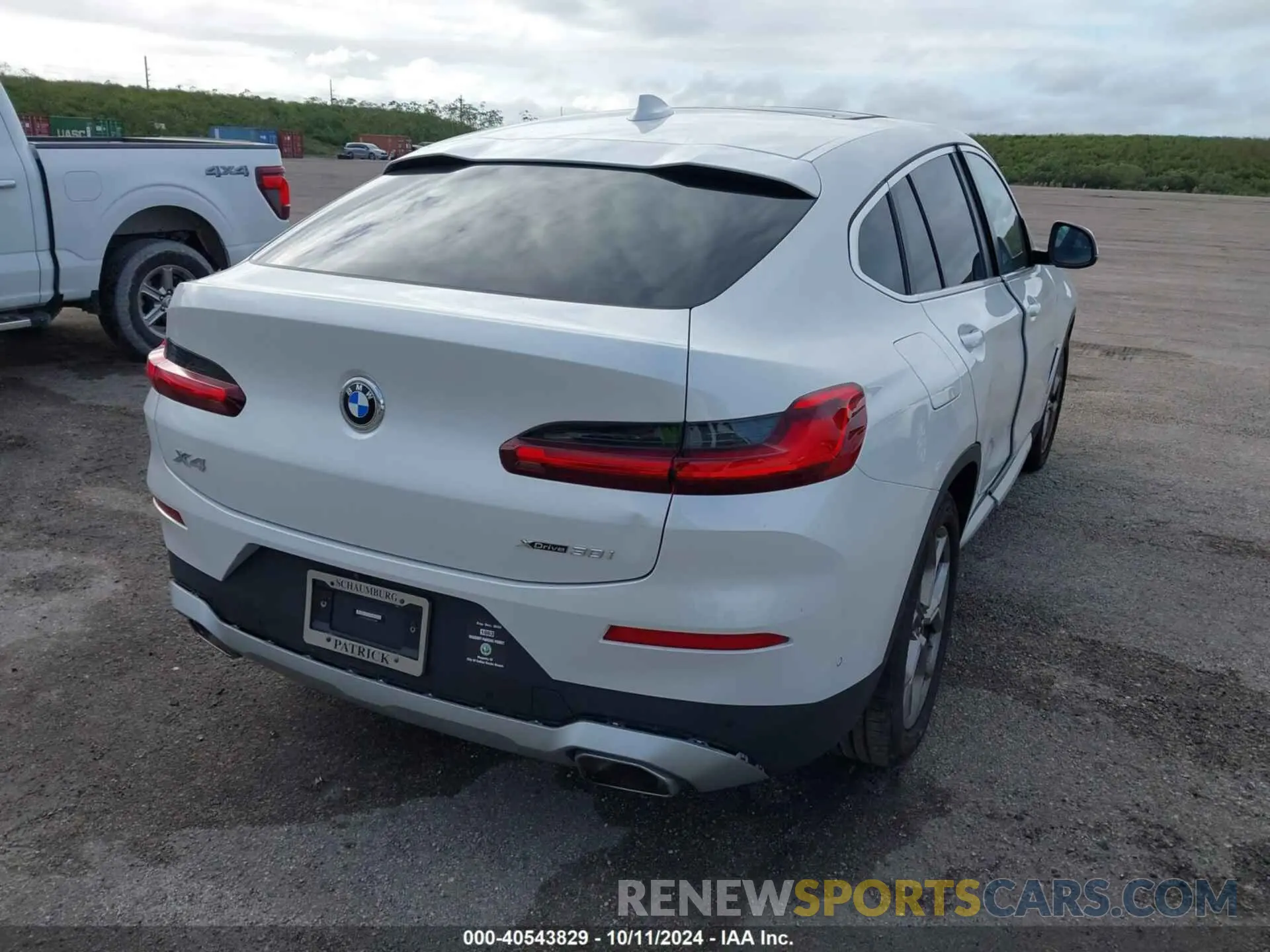 4 Photograph of a damaged car 5UX33DT04N9L03288 BMW X4 2022