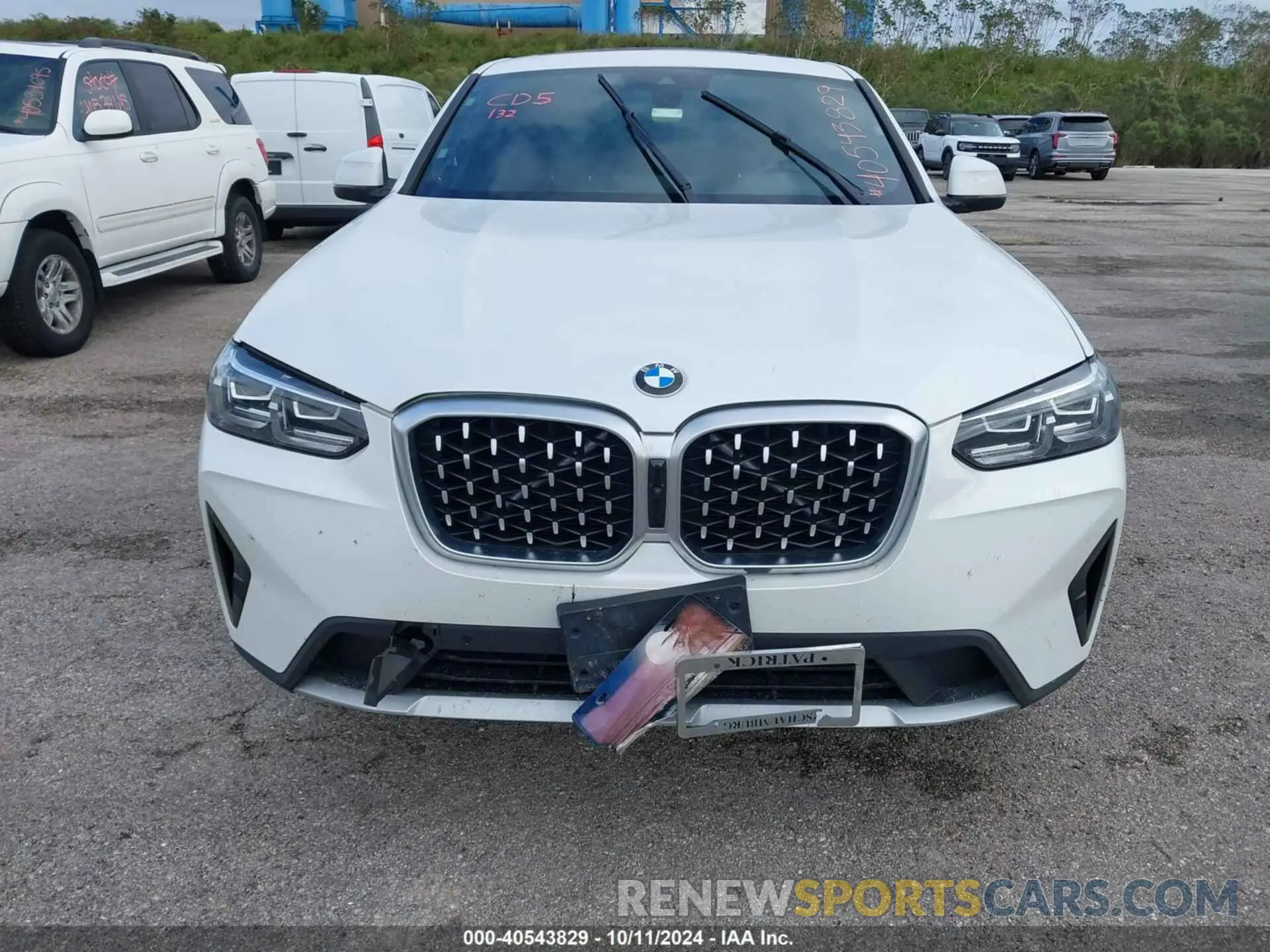 6 Photograph of a damaged car 5UX33DT04N9L03288 BMW X4 2022