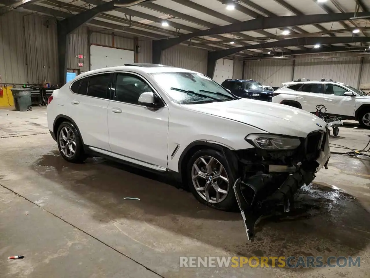 4 Photograph of a damaged car 5UX33DT05N9J34723 BMW X4 2022