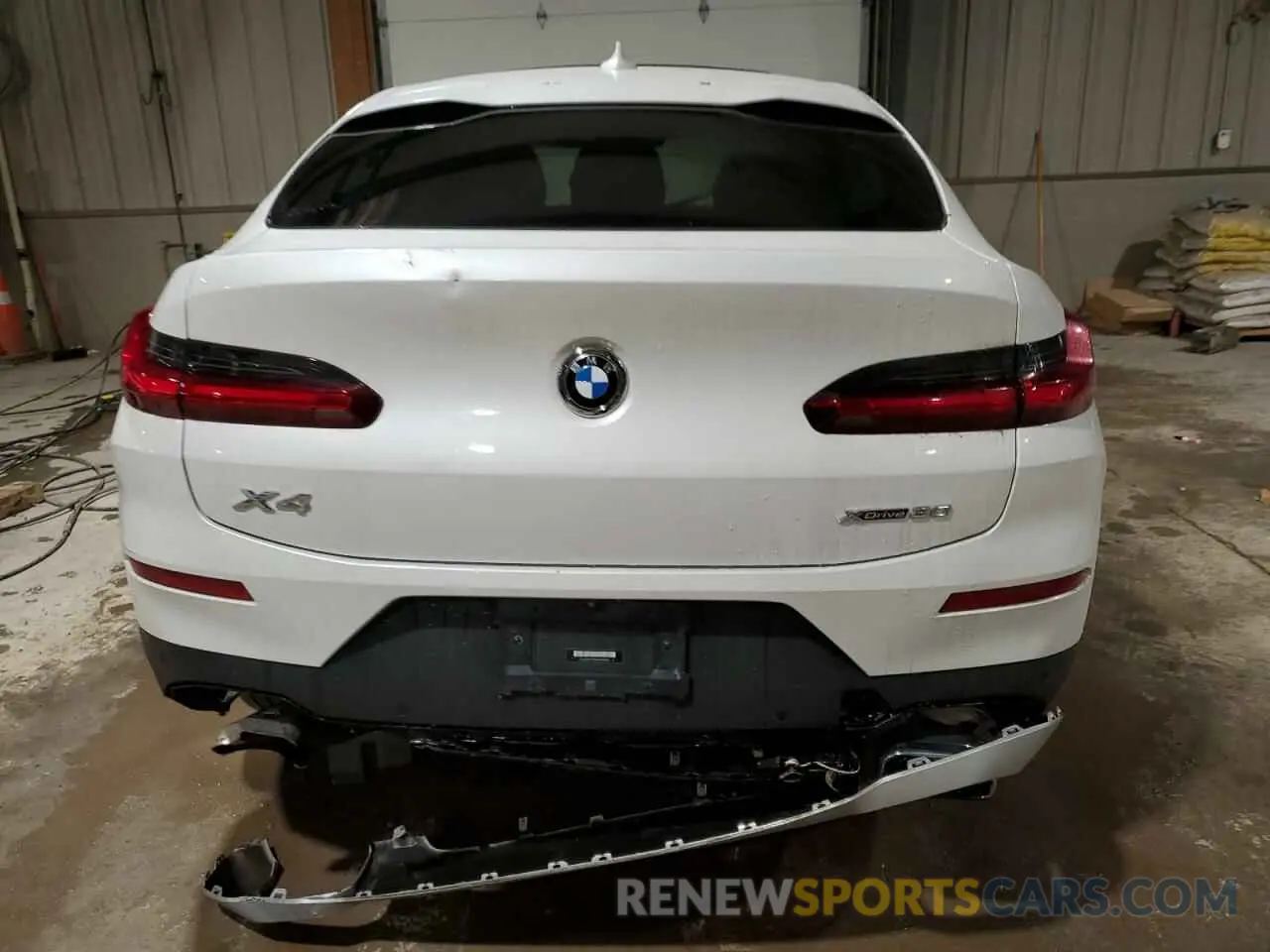 6 Photograph of a damaged car 5UX33DT05N9J34723 BMW X4 2022