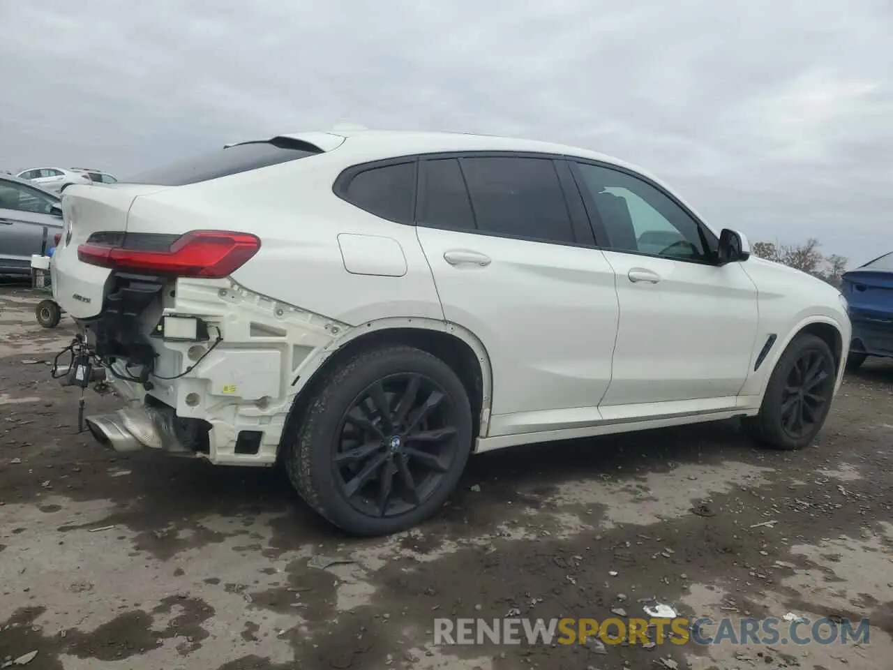 3 Photograph of a damaged car 5UX33DT05N9K06987 BMW X4 2022