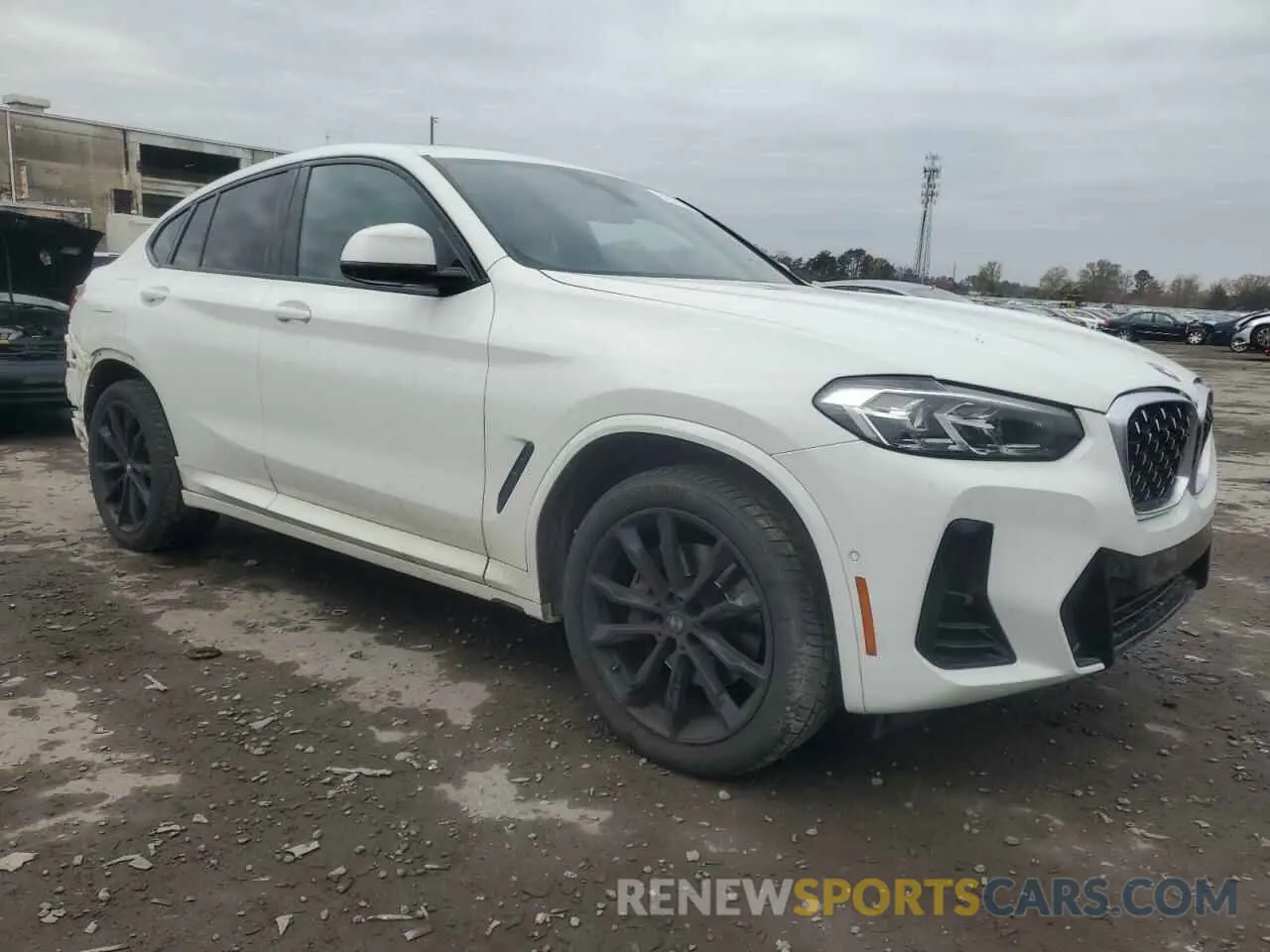4 Photograph of a damaged car 5UX33DT05N9K06987 BMW X4 2022