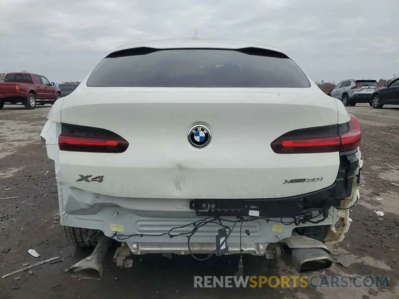 6 Photograph of a damaged car 5UX33DT05N9K06987 BMW X4 2022
