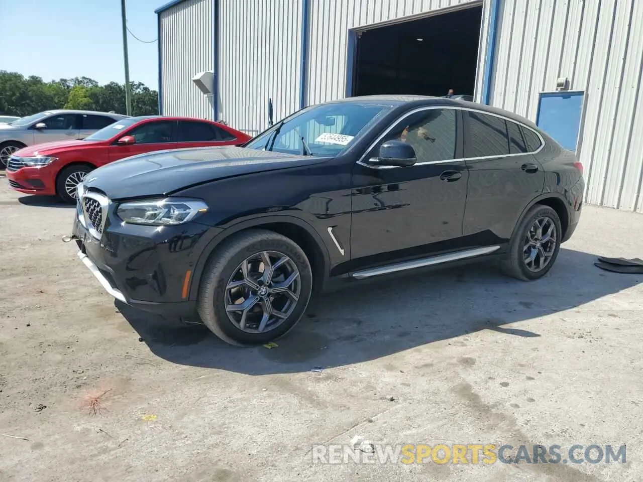 1 Photograph of a damaged car 5UX33DT07N9K88057 BMW X4 2022