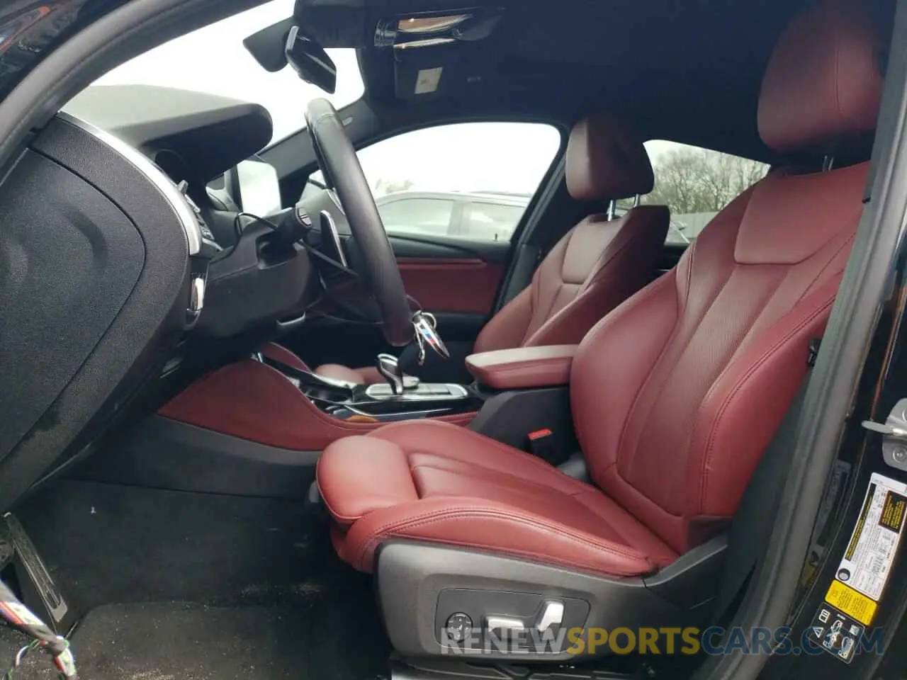 7 Photograph of a damaged car 5UX33DT08N9J98304 BMW X4 2022