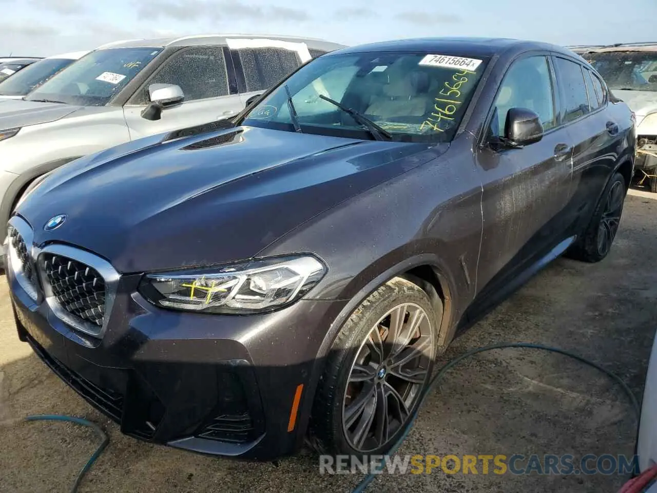 1 Photograph of a damaged car 5UX33DT08N9K53947 BMW X4 2022