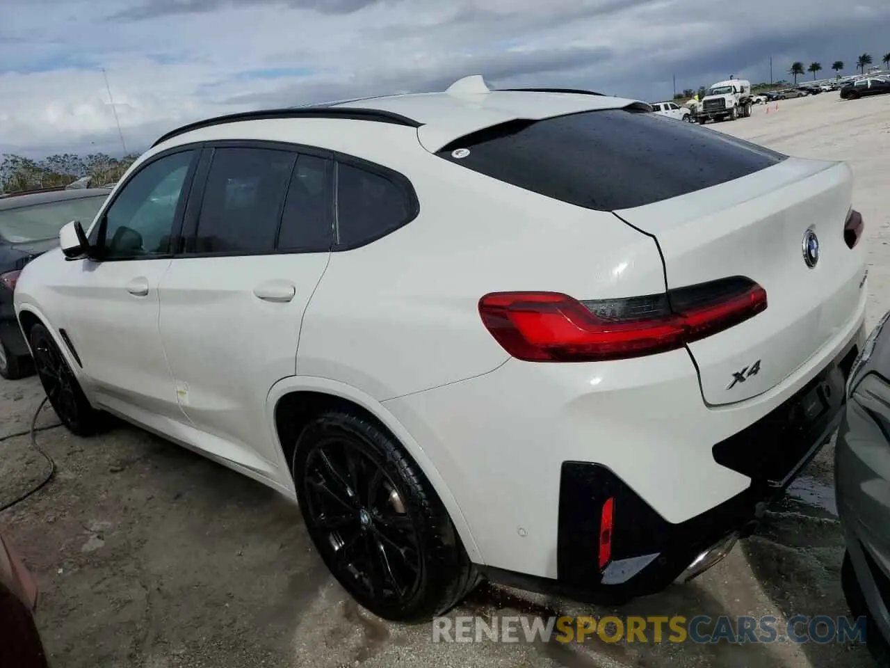 2 Photograph of a damaged car 5UX33DT08N9K73406 BMW X4 2022