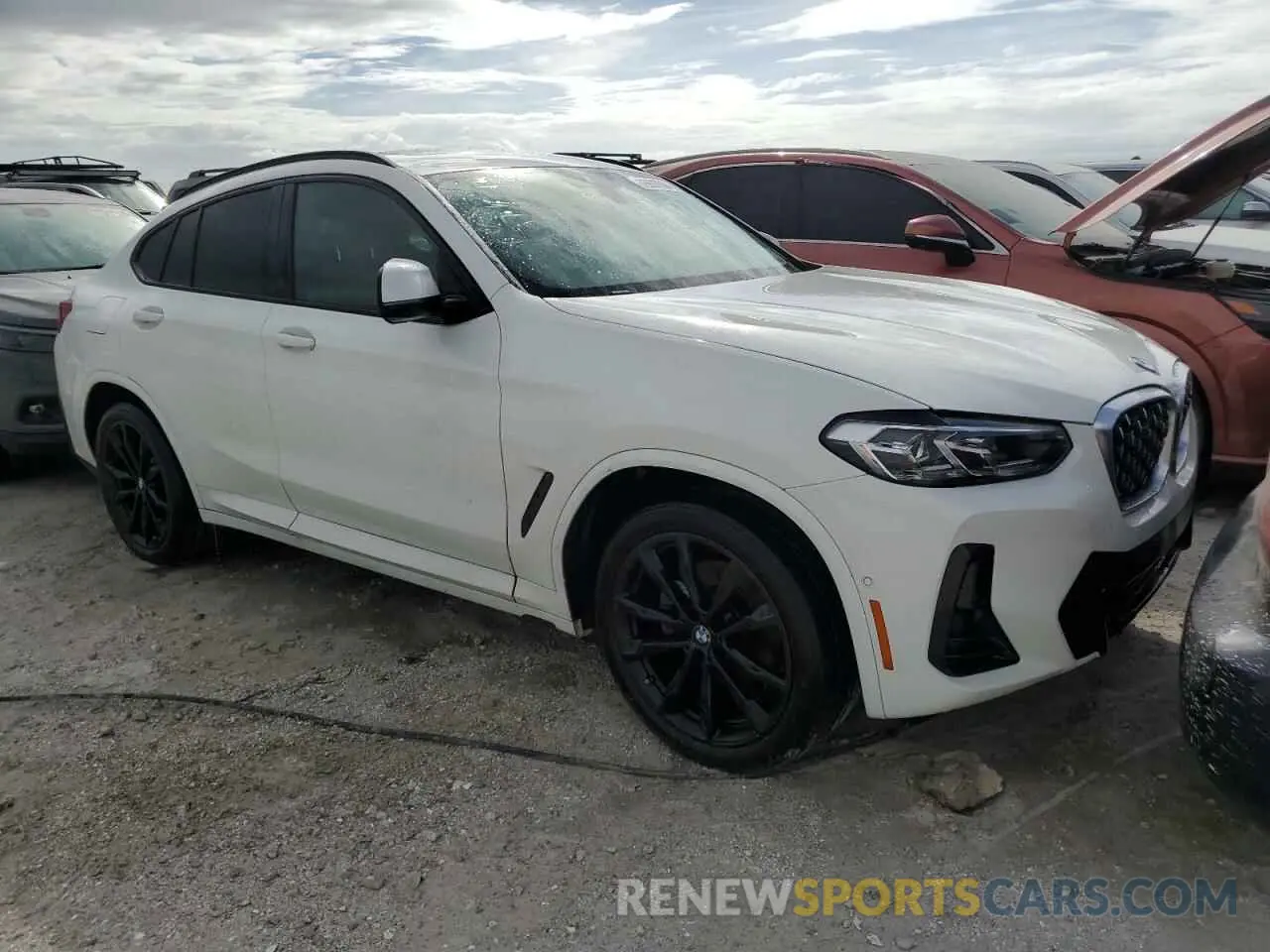 4 Photograph of a damaged car 5UX33DT08N9K73406 BMW X4 2022