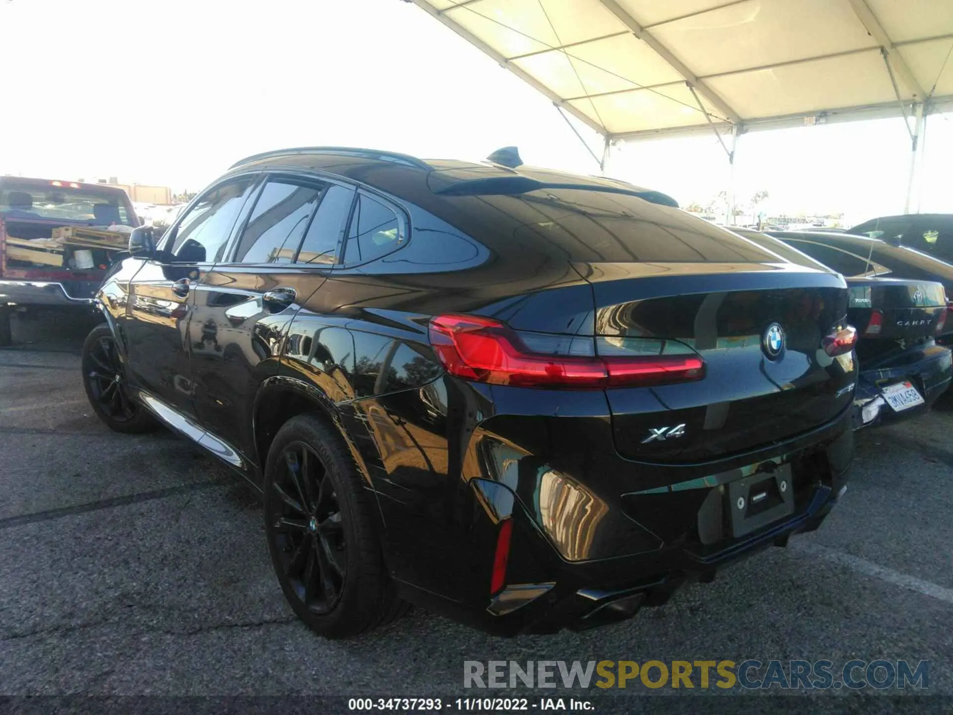 3 Photograph of a damaged car 5UX33DT09N9J01594 BMW X4 2022